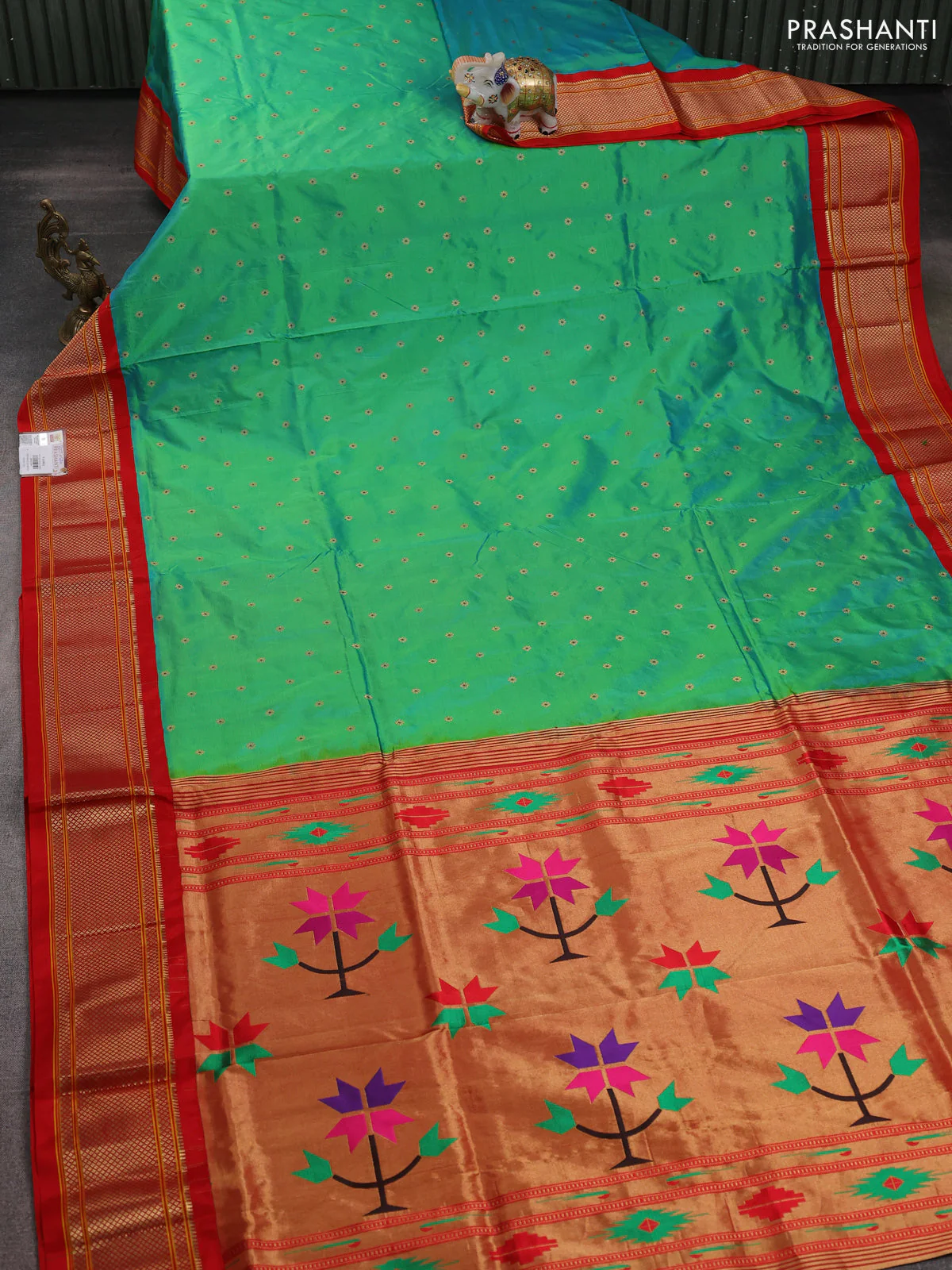Pure paithani silk saree dual shade of teal bluish green and red with allover zari woven buttas and paithani weaving pallu - Image 2