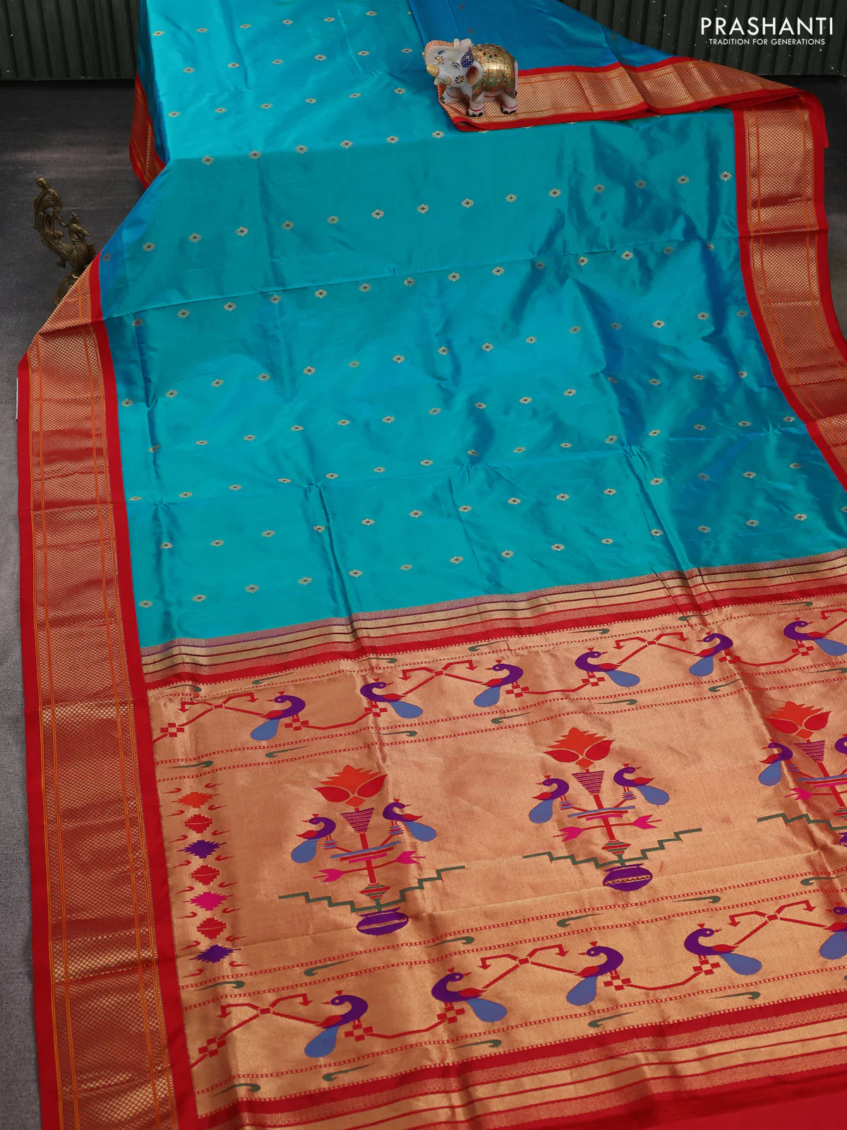 Pure paithani silk saree dual shade of teal bluish green and red with zari woven buttas and paithani weaving pallu - Image 2
