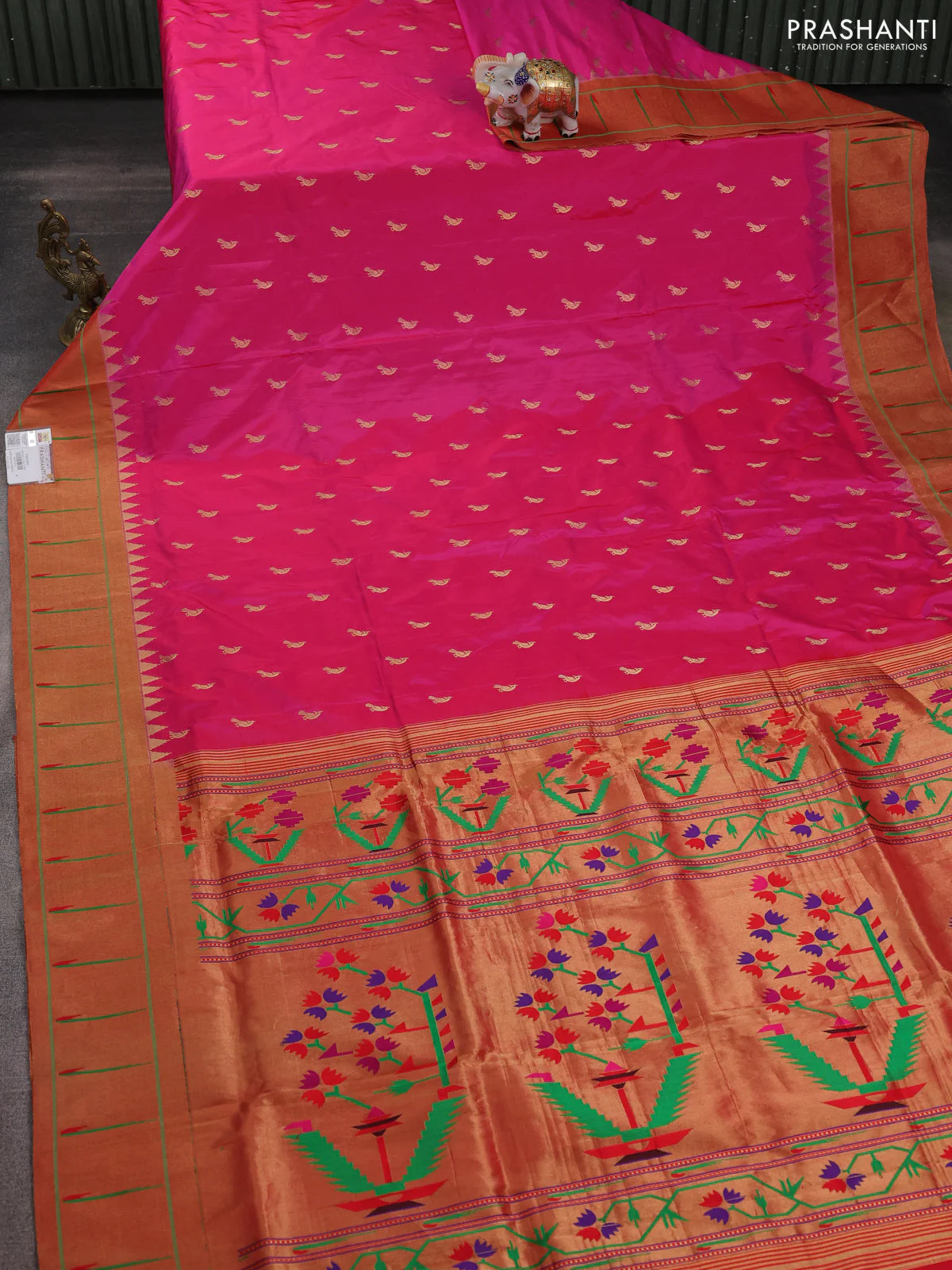 Pure paithani silk saree pink and red with allover peacock zari woven buttas and zari woven muniya butta border - Image 2