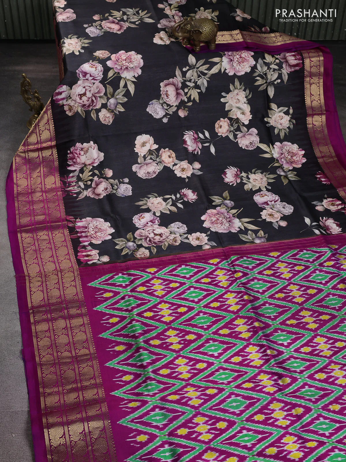 Pure pochampally silk saree elephant grey and pink with allover floral digital prints and temple design annam zari woven border - Image 2