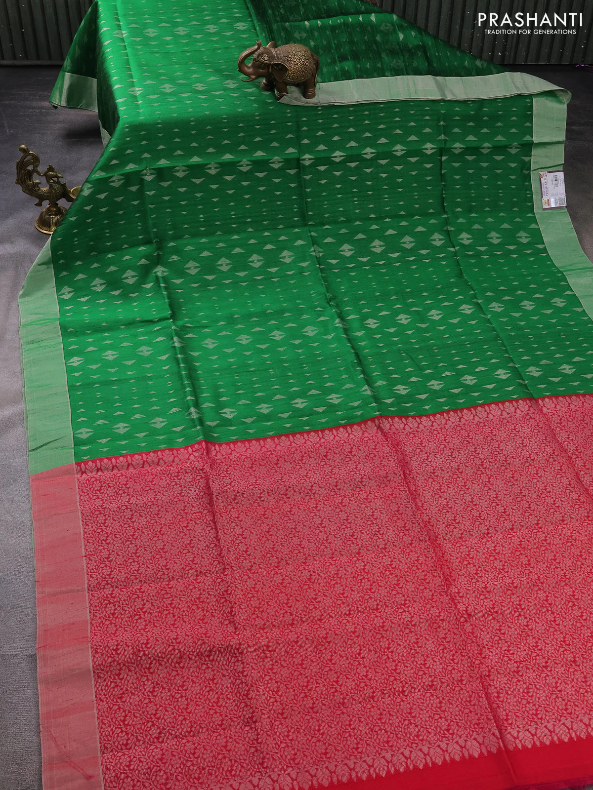 Pure raw silk saree green and reddish pink with allover silver zari geometric weaves and silver zari woven border - Image 2