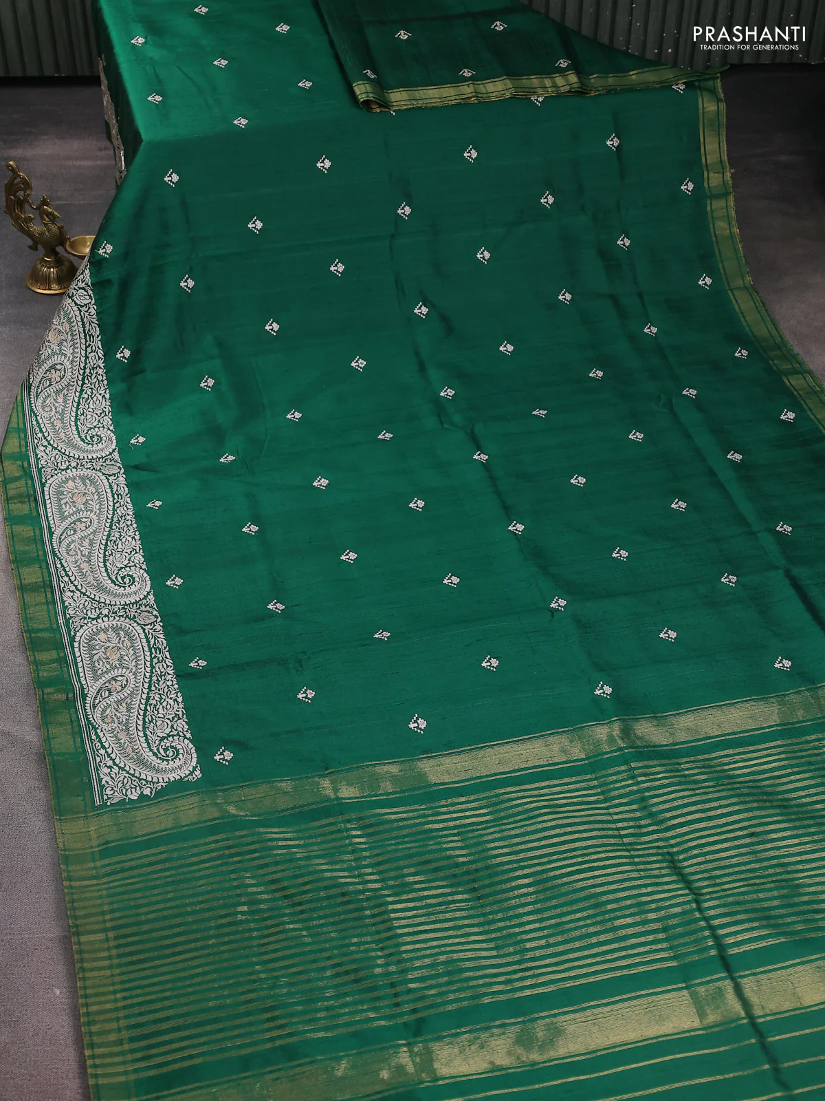 Pure raw silk saree green with embroidery buttas and paisley embroidery border - Image 2