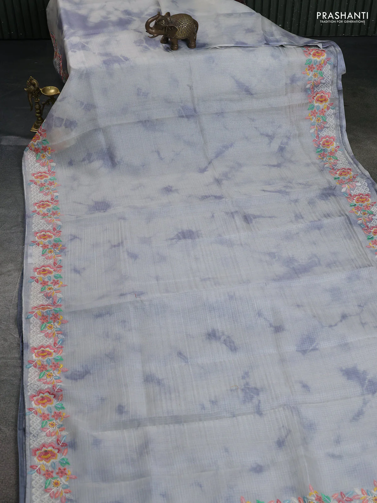 Pure silk kota saree pastel grey and grey with tie & dye prints and floral design embroidery border - Image 2