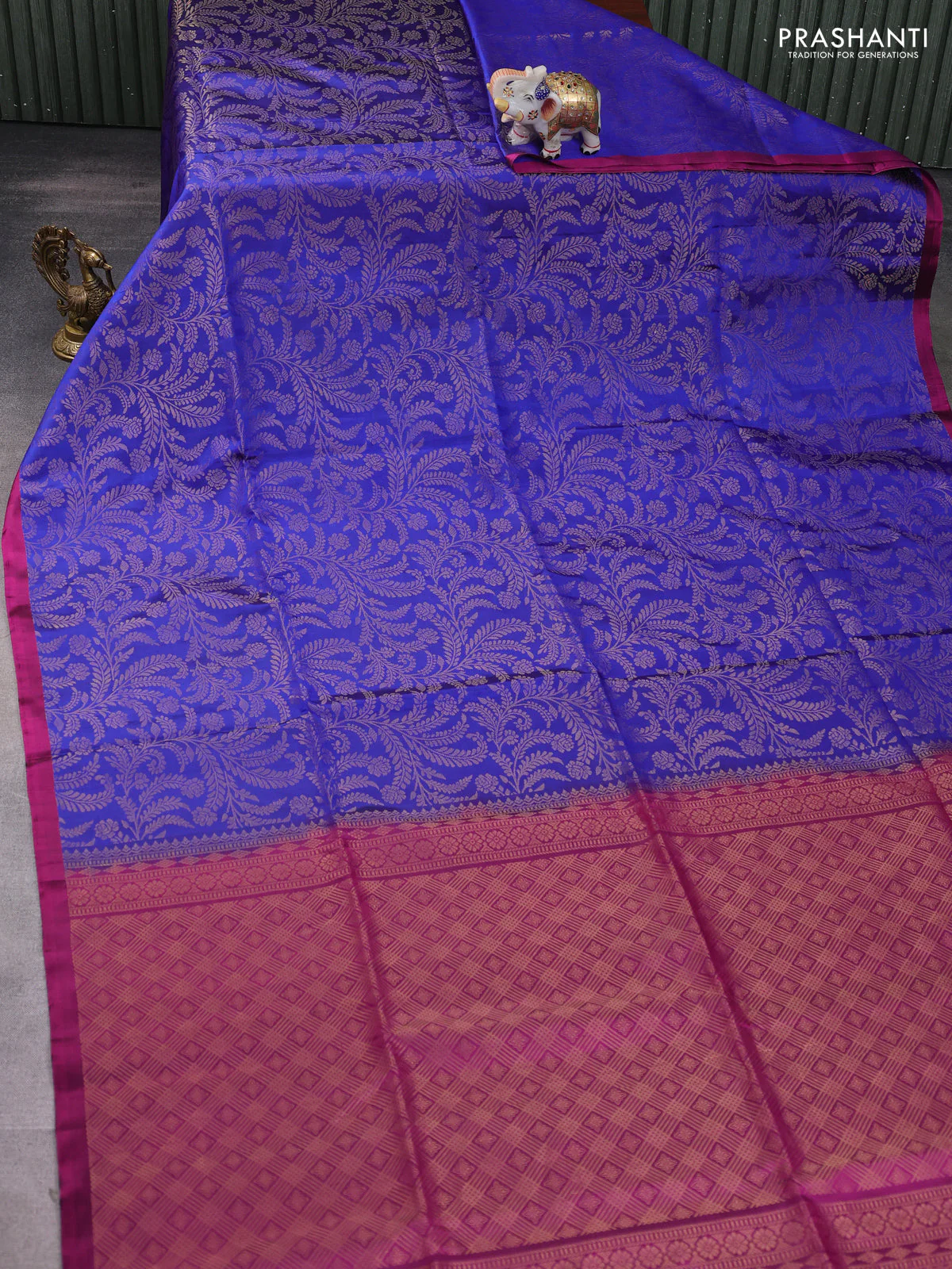 Pure soft silk saree blue and magenta pink with allover zari brocade weaves and piping border - Image 2