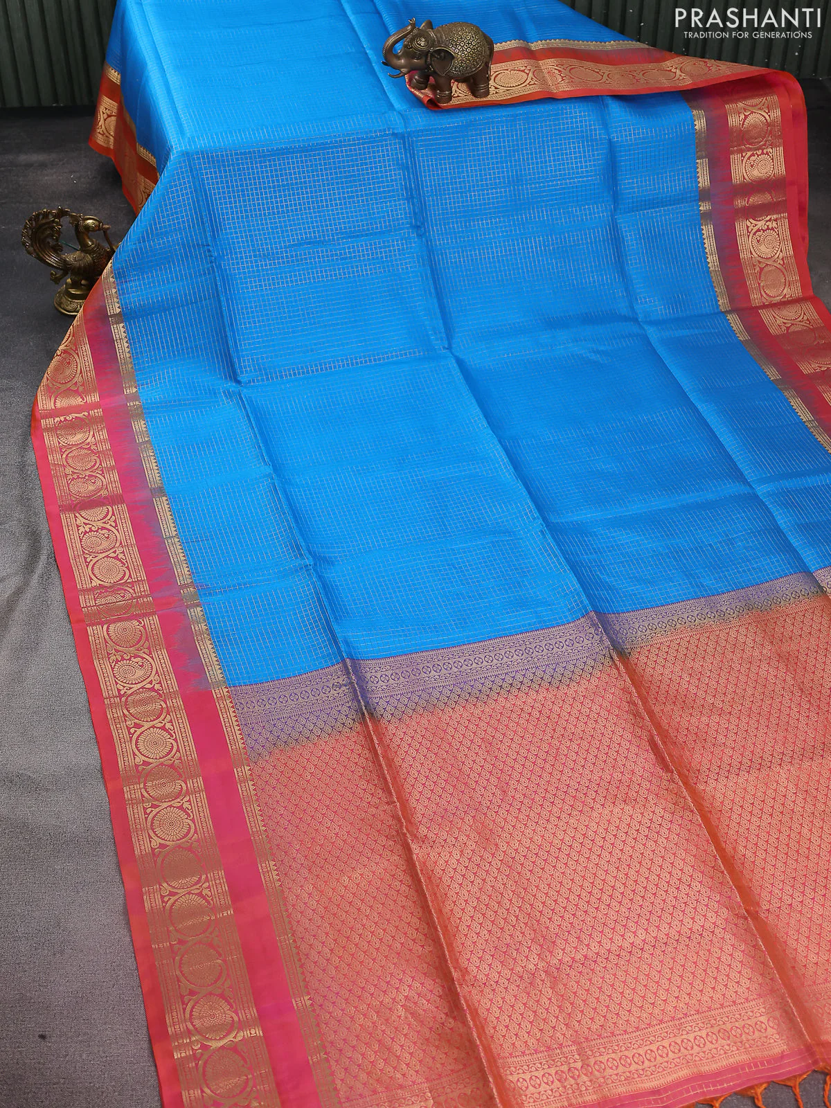 Pure soft silk saree cs blue and dual shade of pinkish orange with allover small zari checked pattern and zari woven border - Image 2