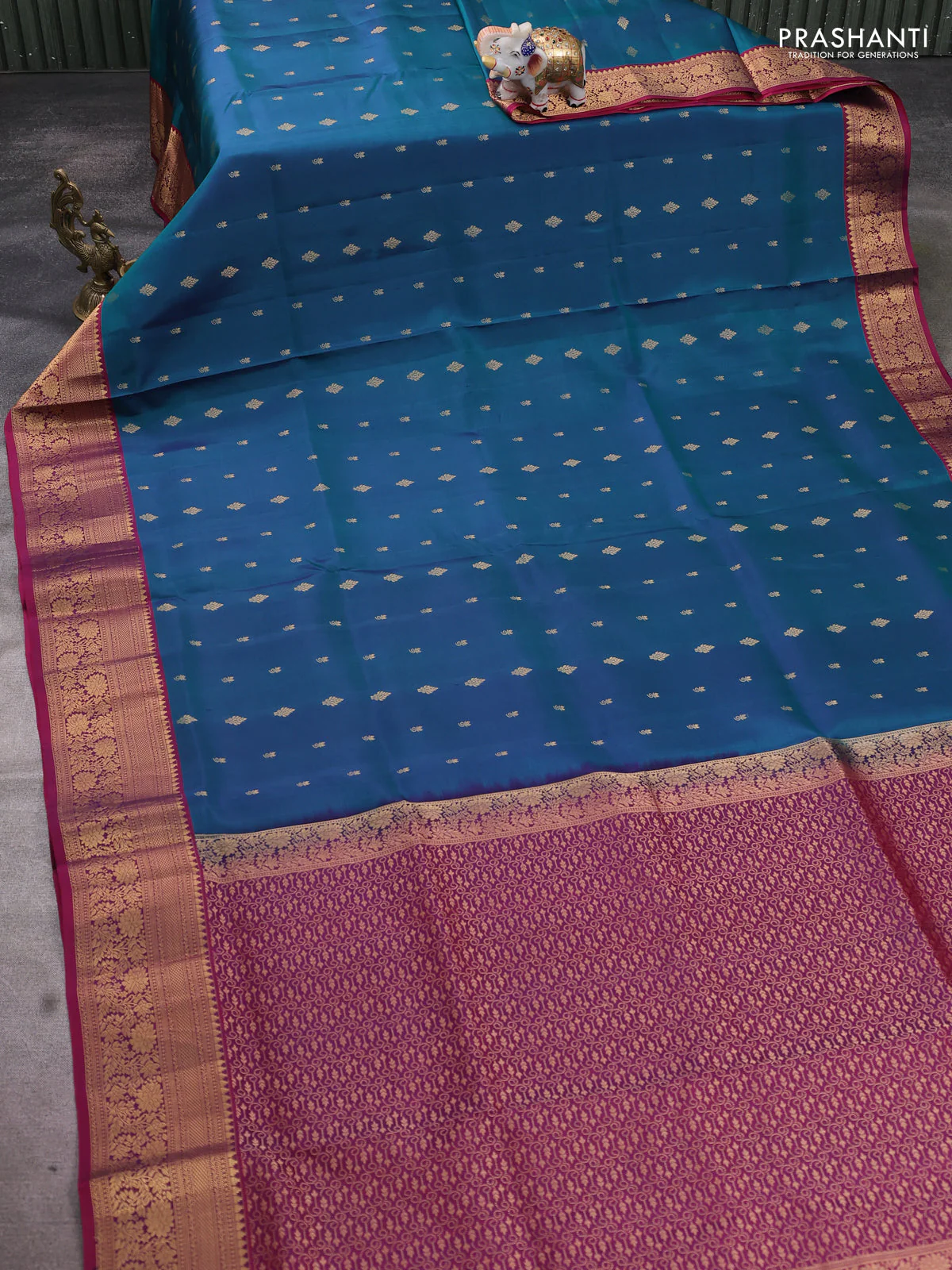 Pure soft silk saree dual shade of peacock green and dark magenta pink with allover zari woven buttas and zari woven floral border - Image 2