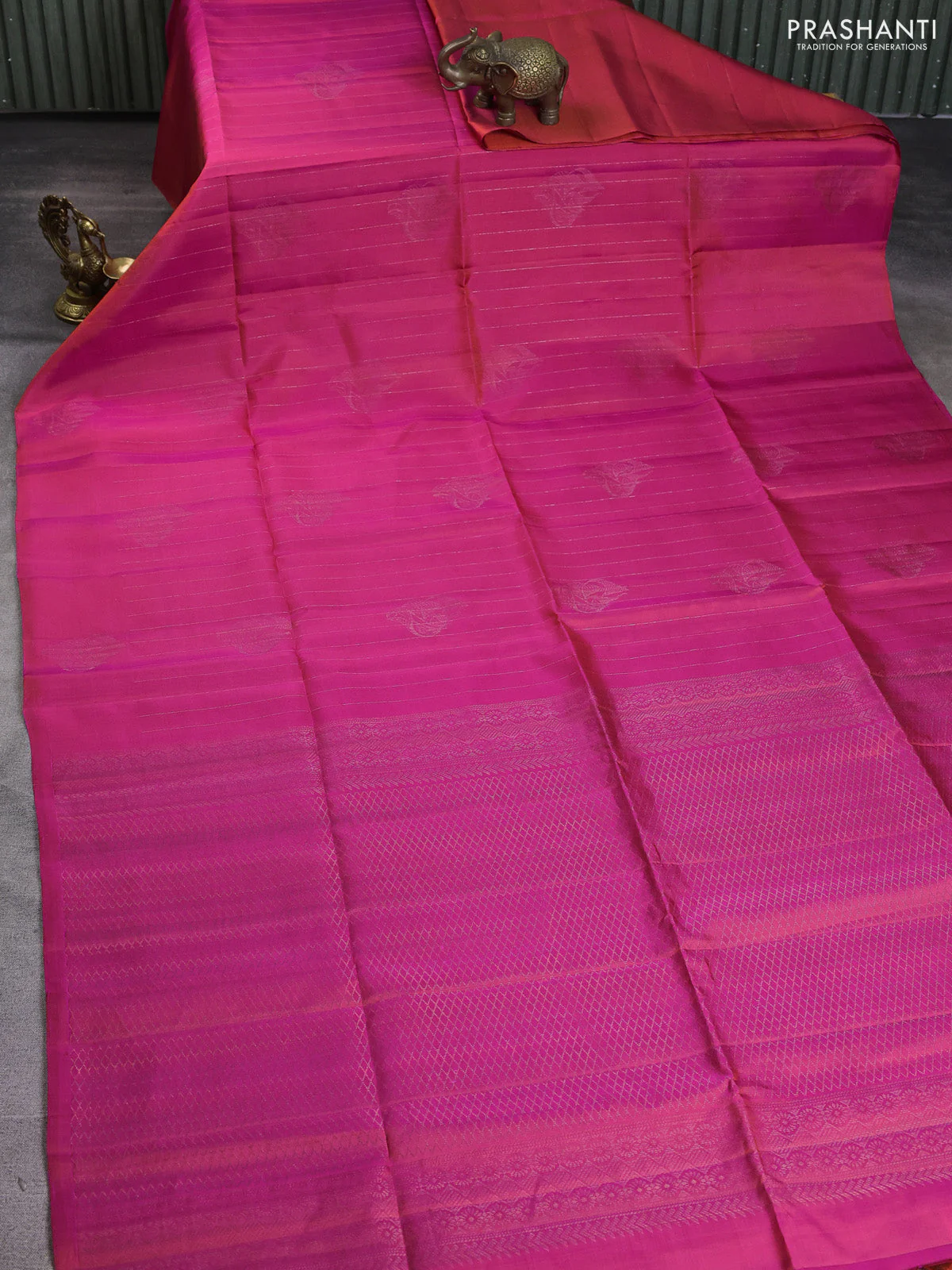Pure soft silk saree dual shade of pink with allover zari weaves & buttas and zari woven butta border - Image 2