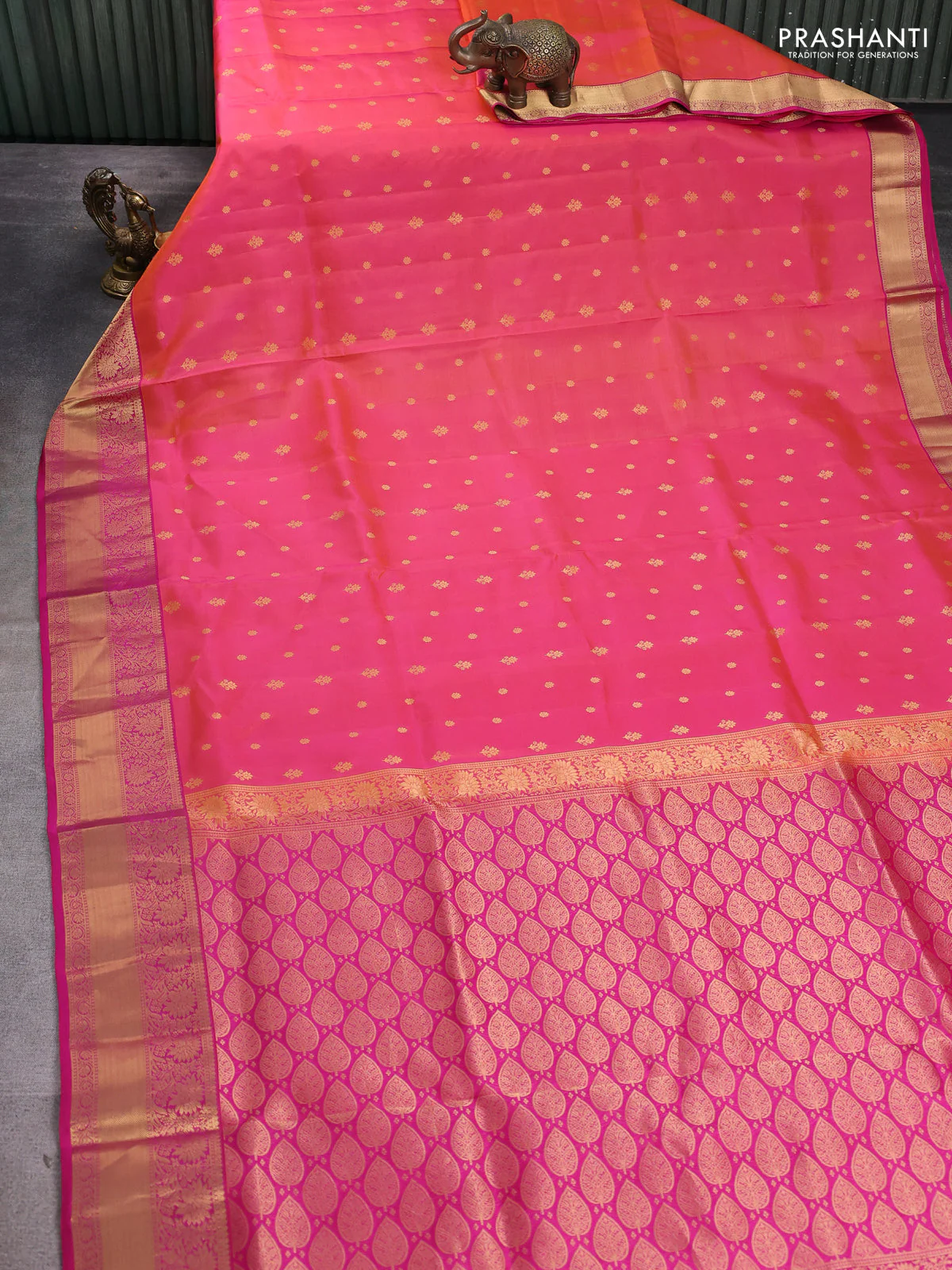 Pure soft silk saree dual shade of pinkish orange and pink with allover zari woven buttas and zari woven floral border - Image 2