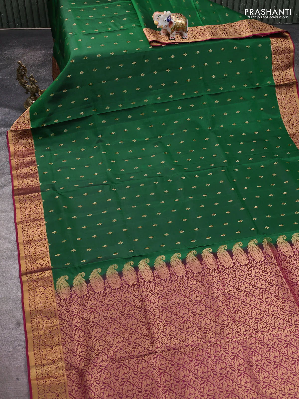 Pure soft silk saree green and dark magenta pink with allover zari woven buttas and zari woven floral border - Image 2