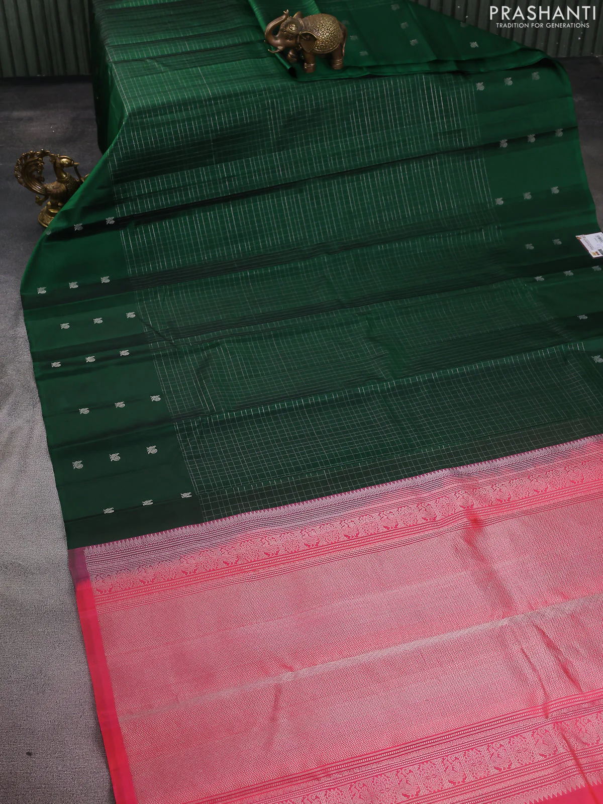 Pure soft silk saree green and dual shade of pinkish orange with allover silver zari checks and zari woven butta border - Image 2