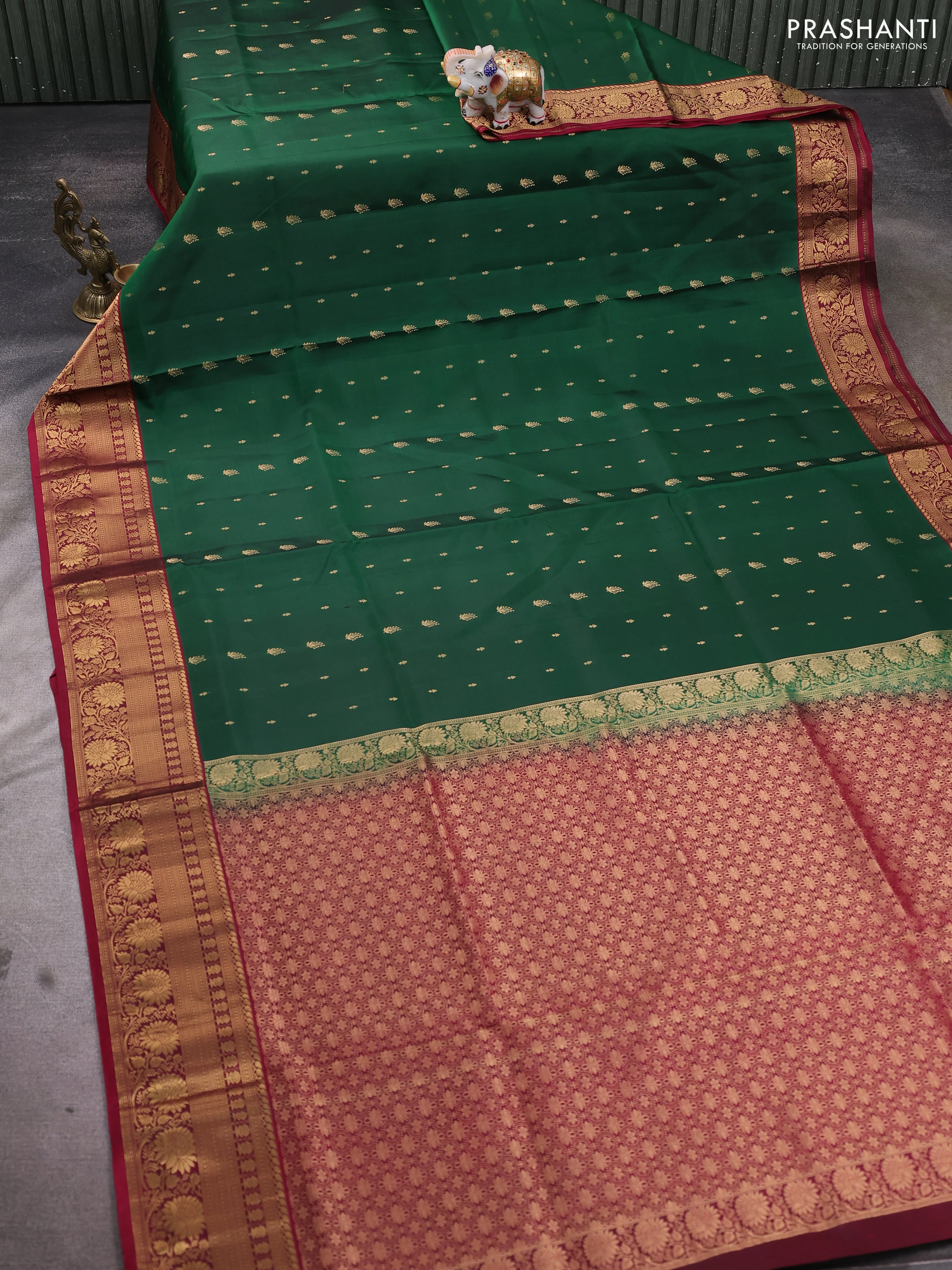 Pure soft silk saree green and magenta pink with allover zari woven buttas and rich zari woven border - Image 2