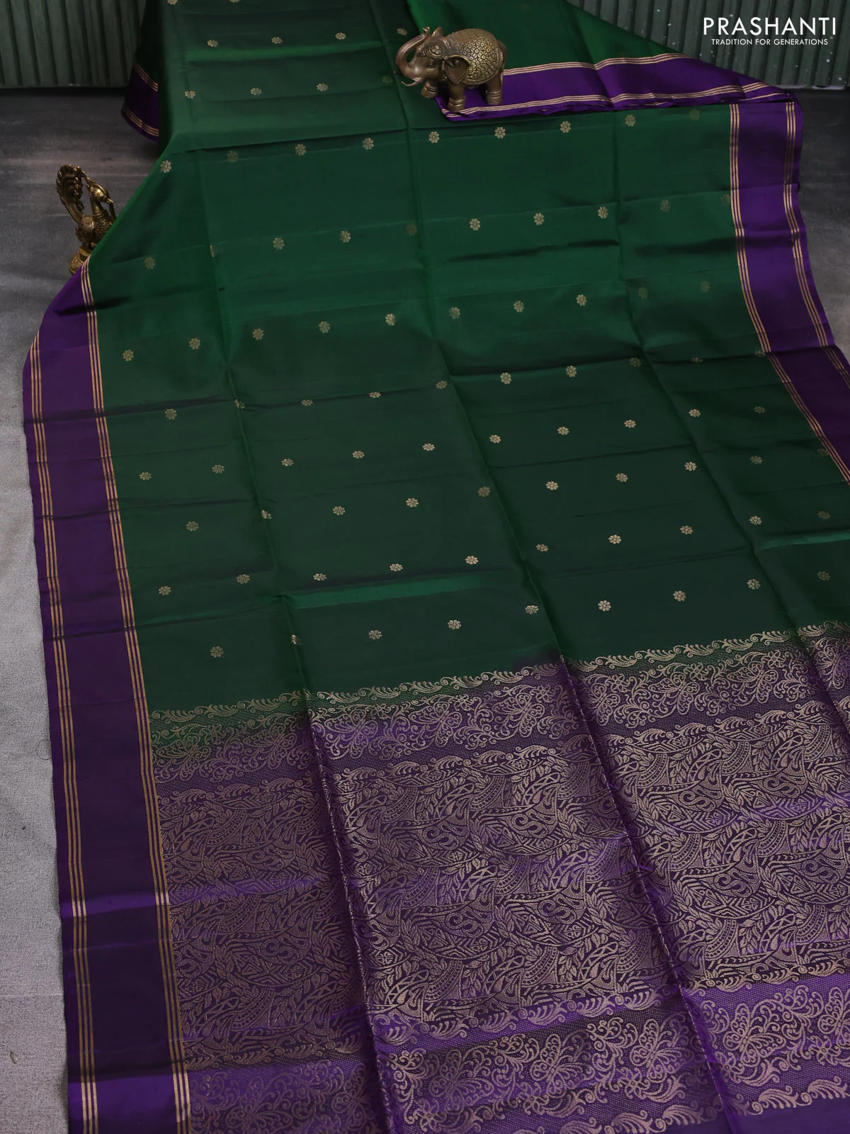 Pure soft silk saree green and purple with zari woven buttas and rettapet zari woven border - Image 2