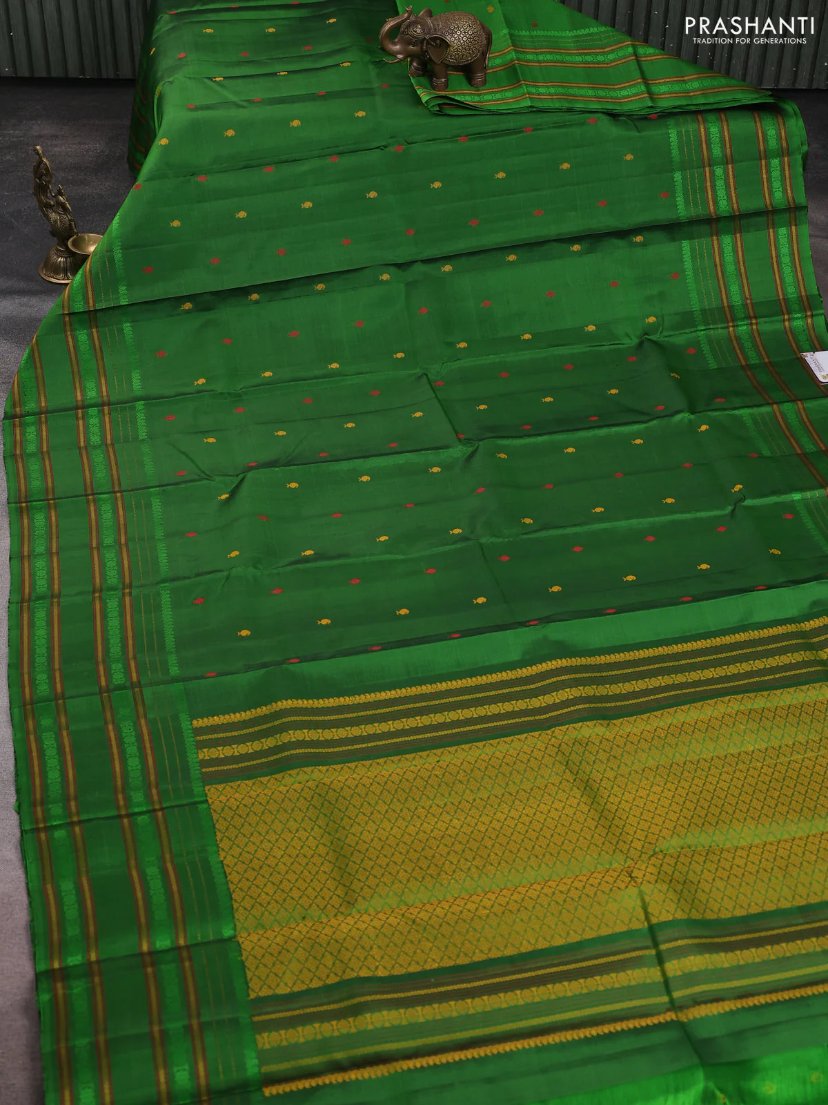 Pure soft silk saree green with allover thread woven buttas and rettapet thread woven border - Image 2