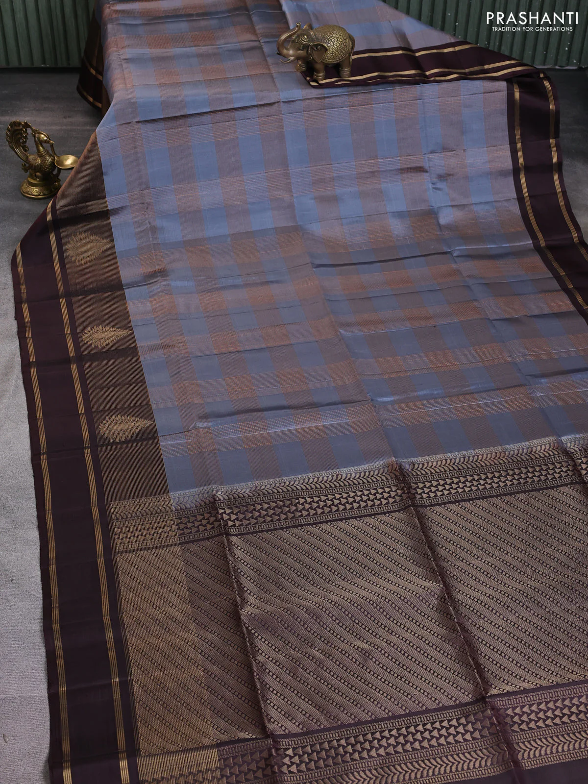 Pure soft silk saree grey and deep wine shade with allover thread woven checked pattern and rettapet zari woven border - Image 2