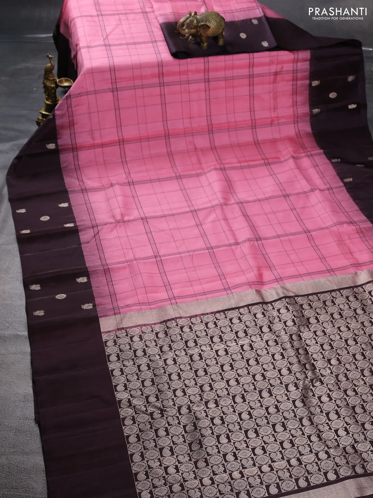 Pure soft silk saree light pink and jamun shade with allover checked pattern and zari woven butta border - Image 2