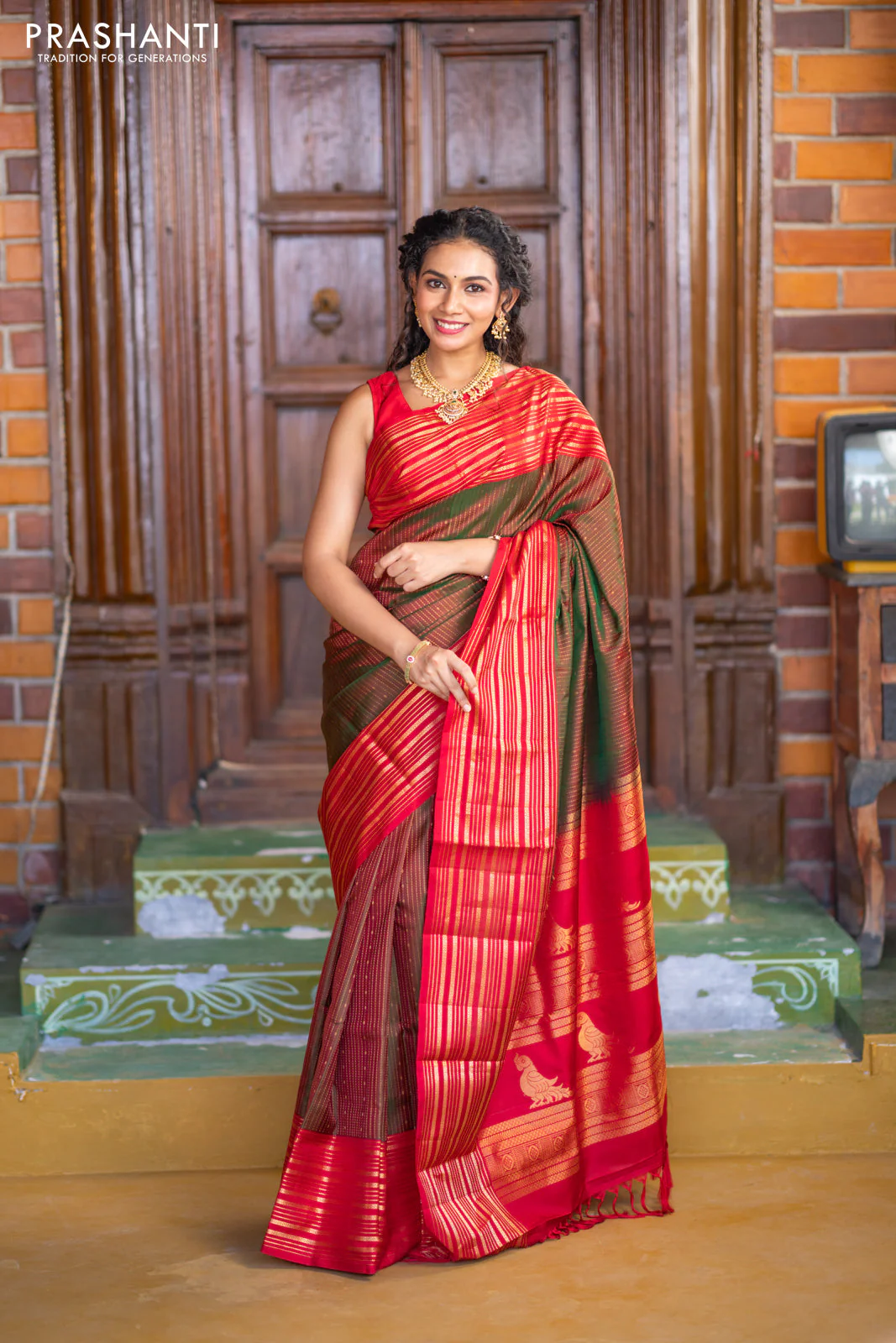 Pure soft silk saree manthulir green and red with allover zari weaves and long zari woven border - Image 2