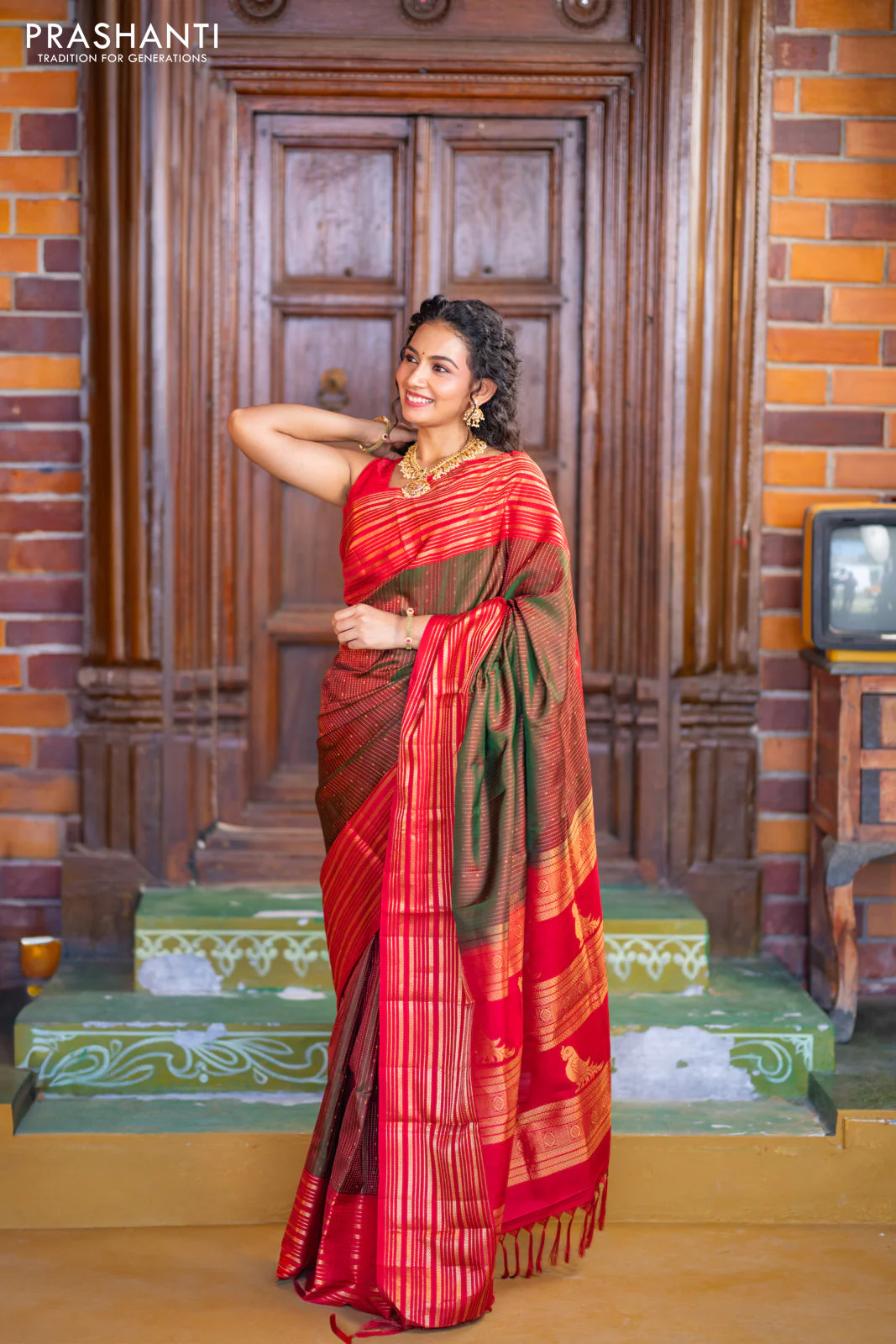 Pure soft silk saree manthulir green and red with allover zari weaves and long zari woven border - Image 3