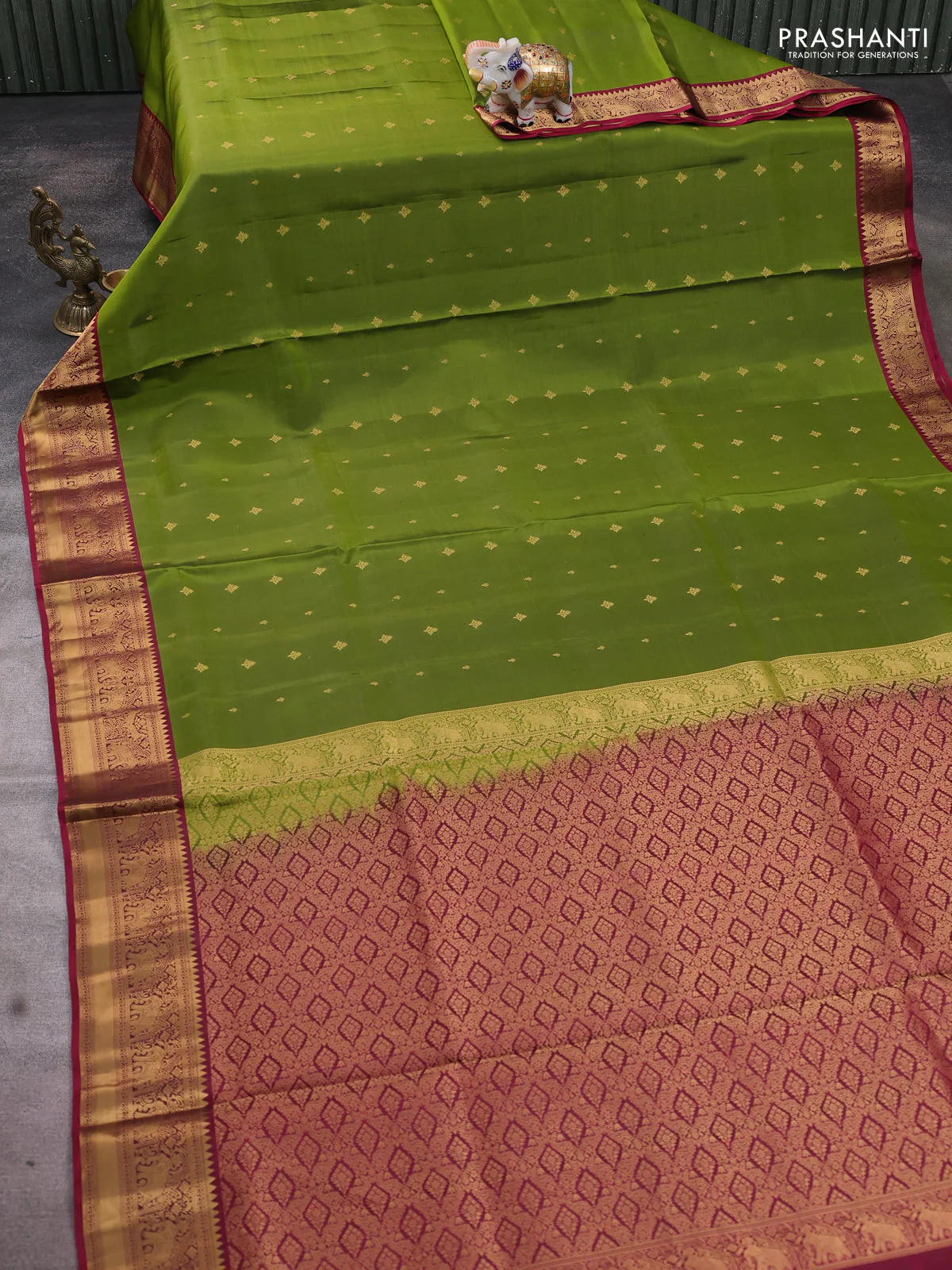 Pure soft silk saree mehendi green and dark pink with allover zari woven buttas and elephant zari woven border - Image 2