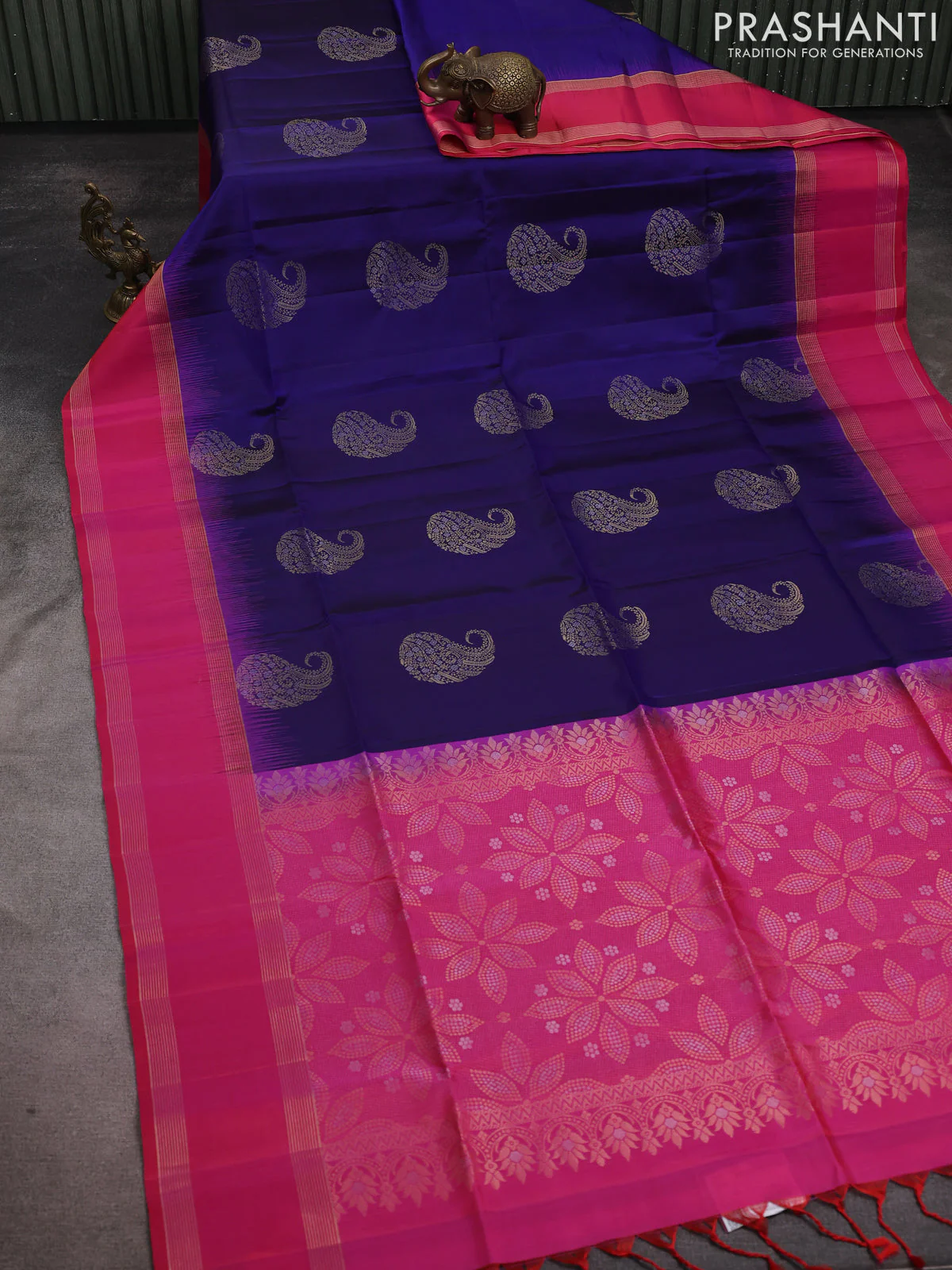 Pure soft silk saree navy blue and pink with zari woven buttas and rettapet zari woven border - Image 2