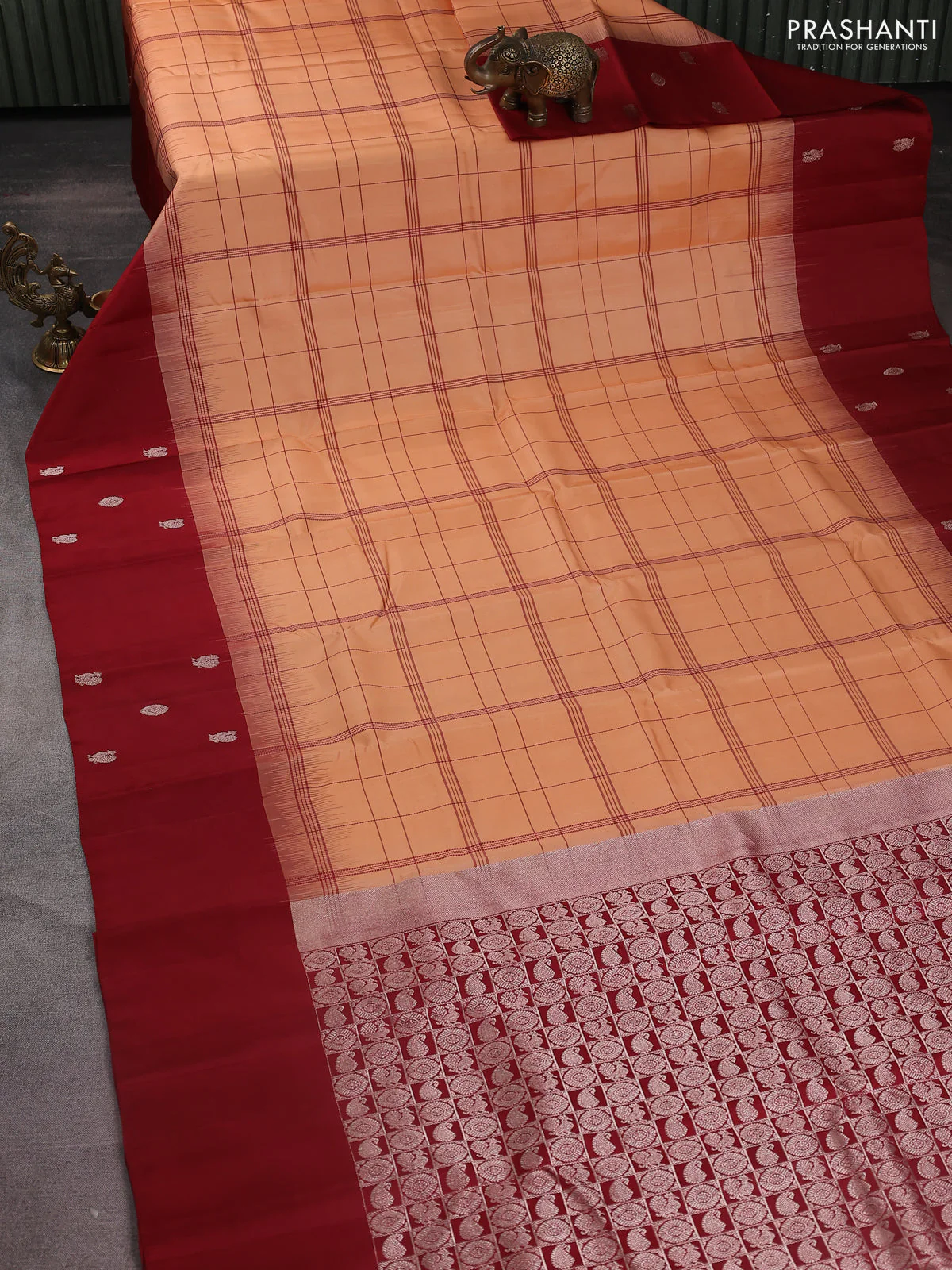 Pure soft silk saree pale orange and maroon with allover checked pattern and zari woven butta border - Image 2