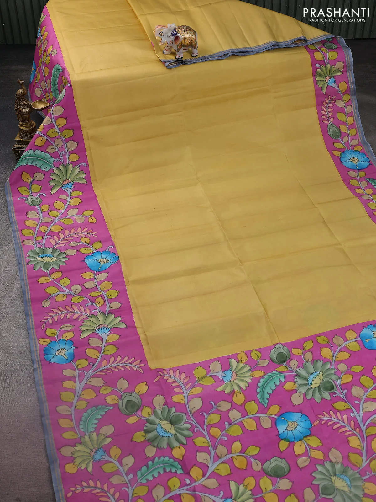 Pure soft silk saree pale yellow and magenta pink with plain body and kalamkari hand painted border & pallu - Image 2