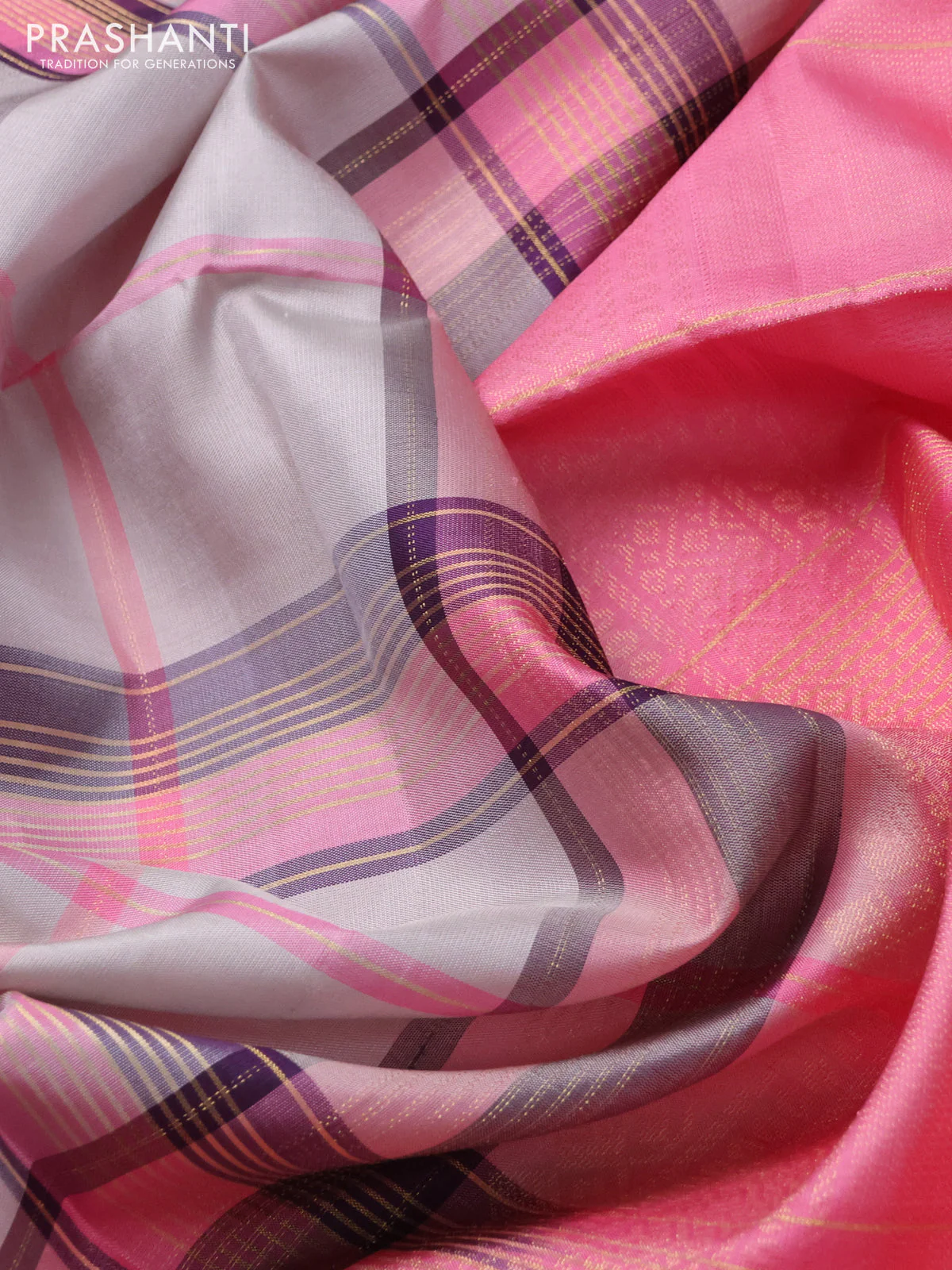 Pure soft silk saree pastel grey and peach pink with allover zari checked pattern In borderless style - Image 3