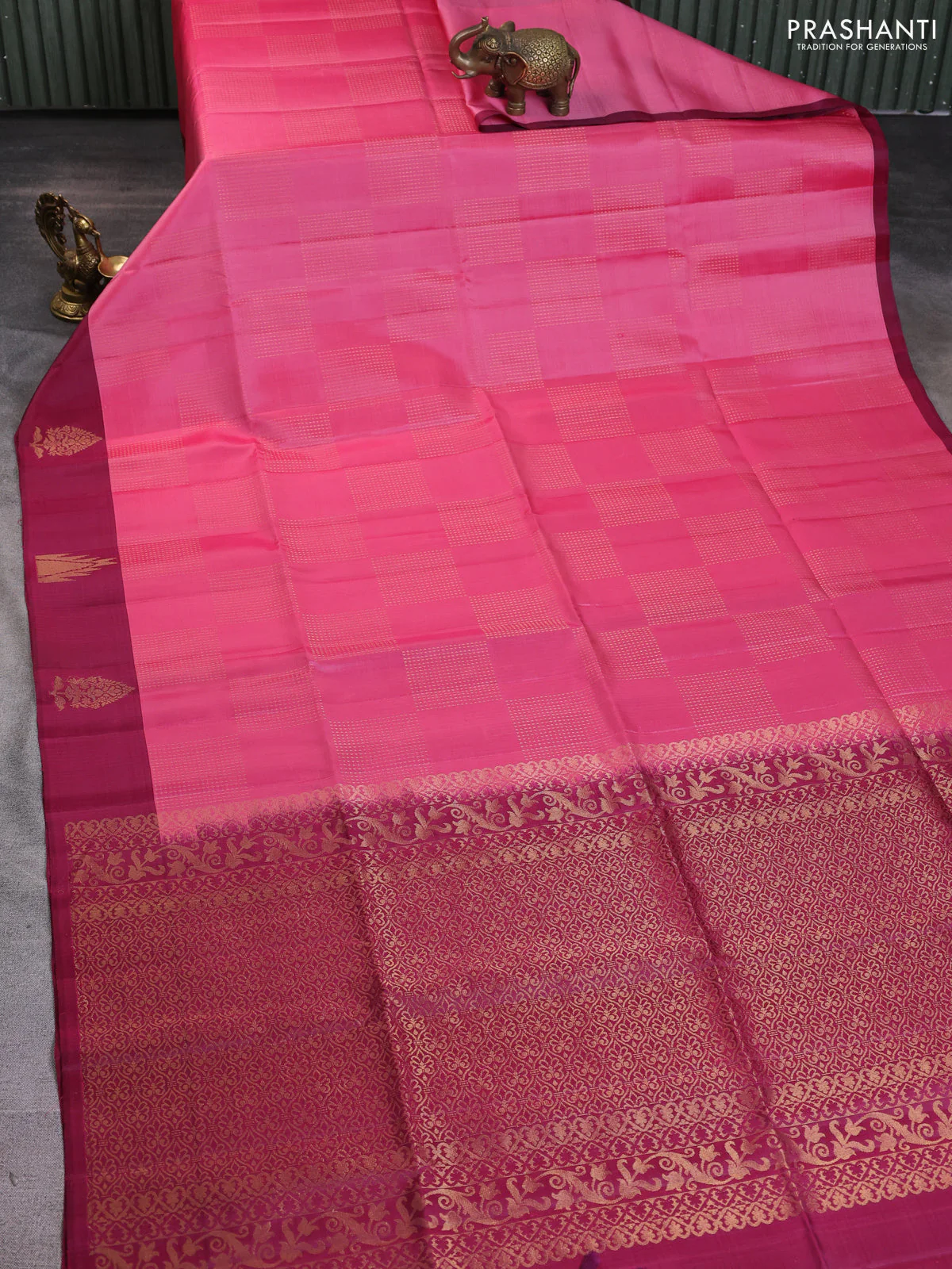 Pure soft silk saree peach pink and magenta pink with box type zari woven buttas and temple zari woven butta border - Image 2