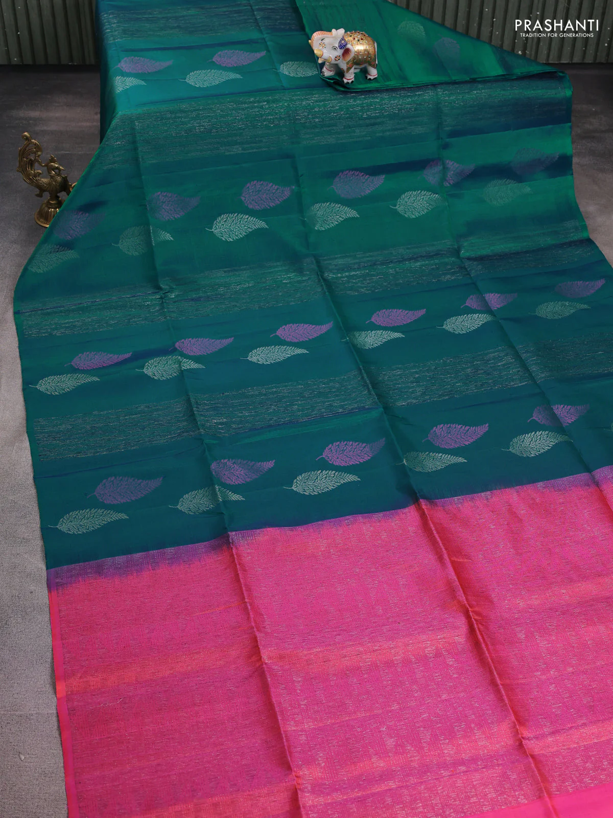 Pure soft silk saree peacock green and dual shade of pink with allover thread & zari weaves in borderless style - Image 2