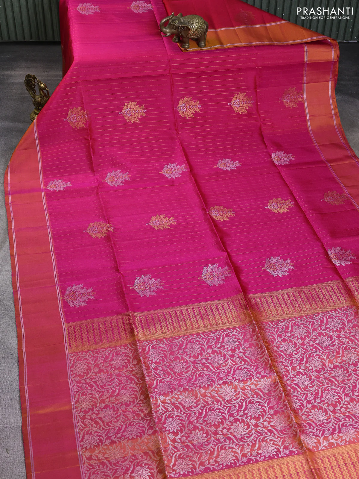 Pure soft silk saree pink and dual shade of pinkish yellow with allover zari weaves & buttas and zari woven border - Image 2