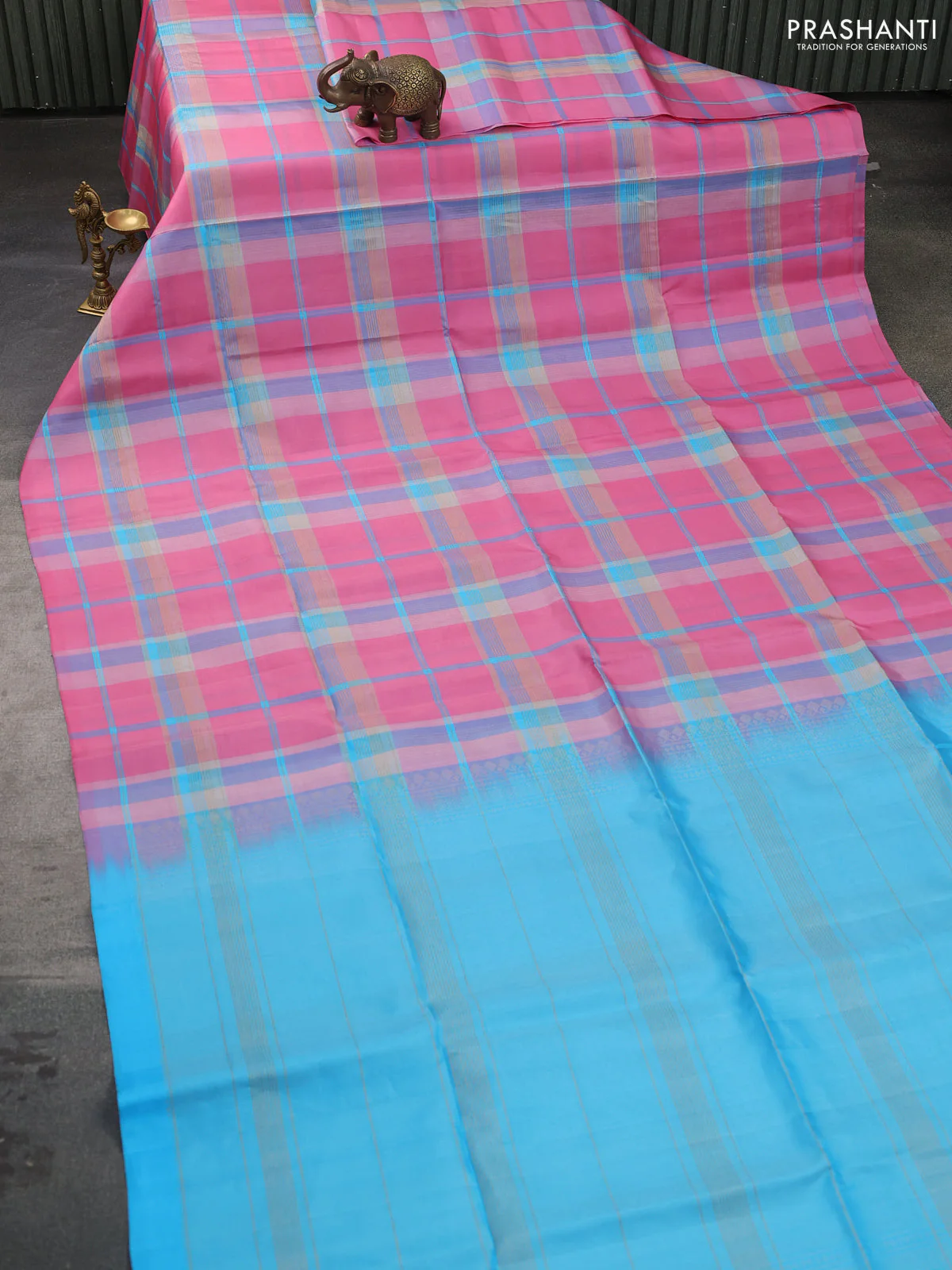 Pure soft silk saree pink and light blue with allover zari checked pattern In borderless style - Image 2