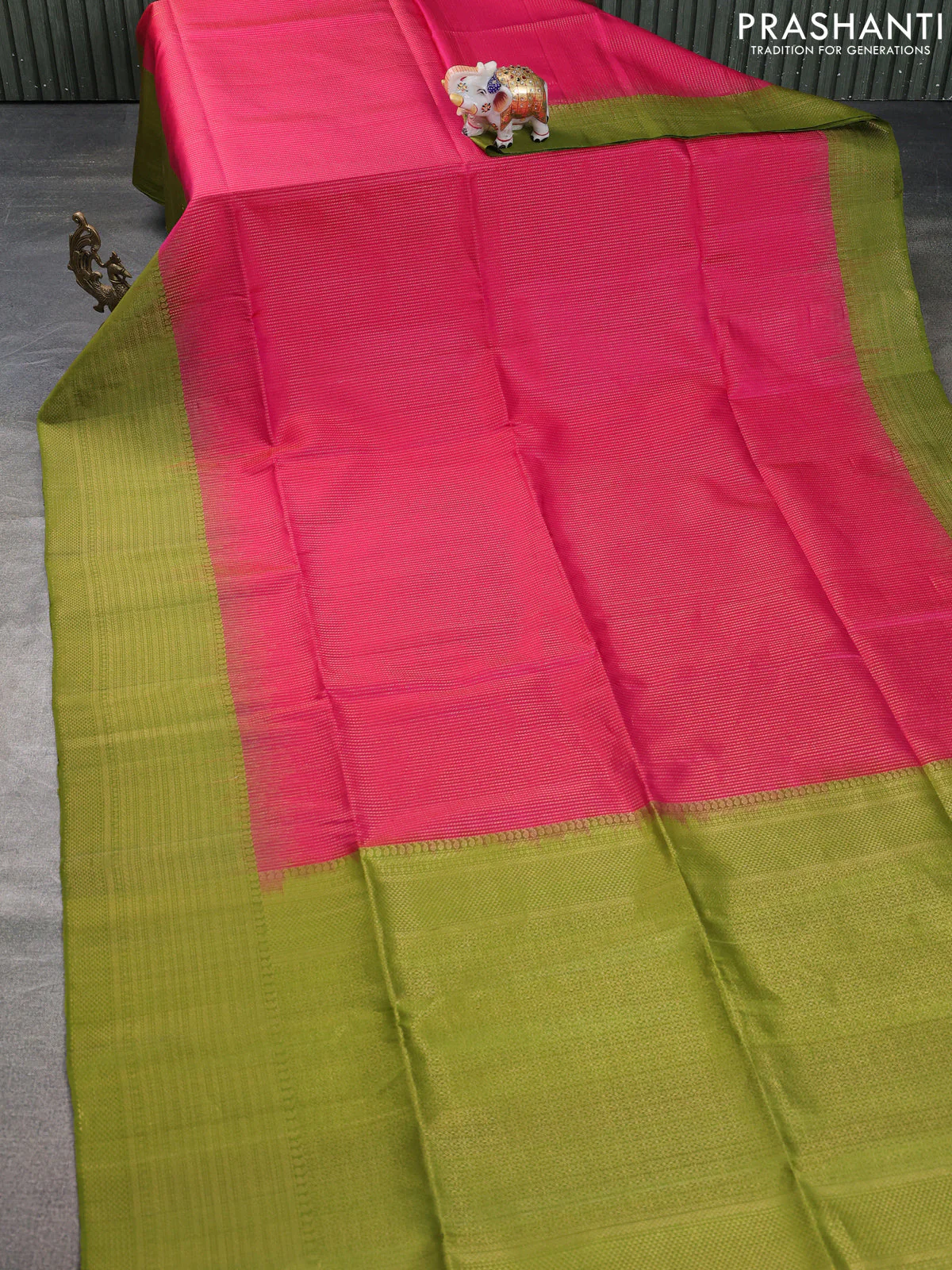 Pure soft silk saree pink and mehendi green with allover zari weaves and long zari woven border - Image 2