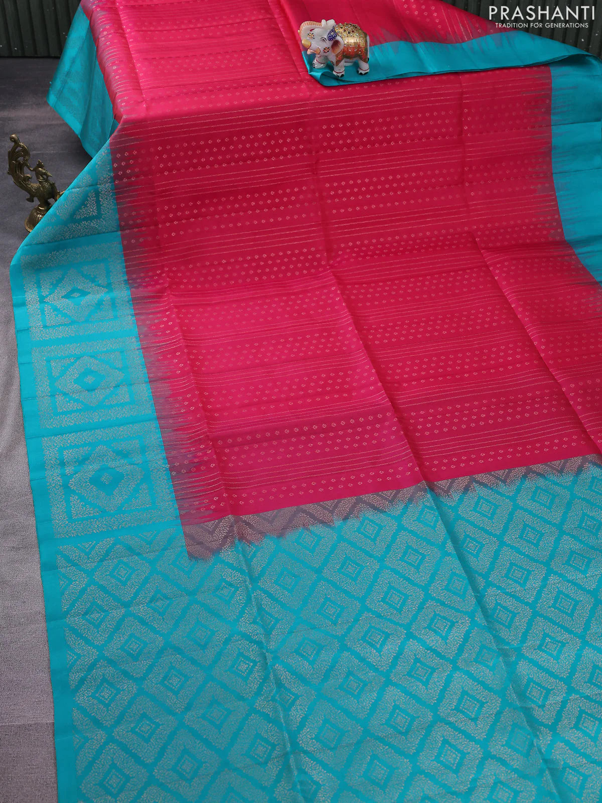 Pure soft silk saree pink and teal blue with allover zari weaves and rich zari woven border - Image 2