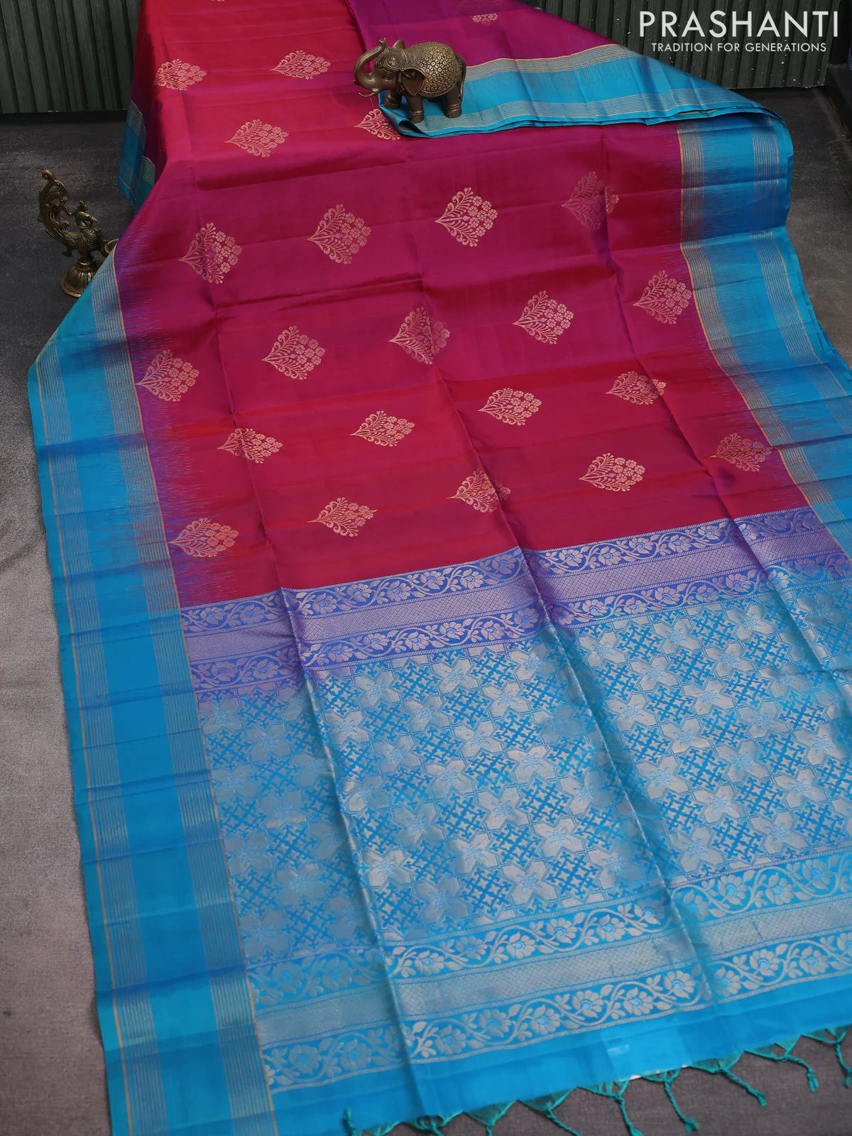 Pure soft silk saree pink and teal blue with zari woven buttas and rettapet zari woven border - Image 2