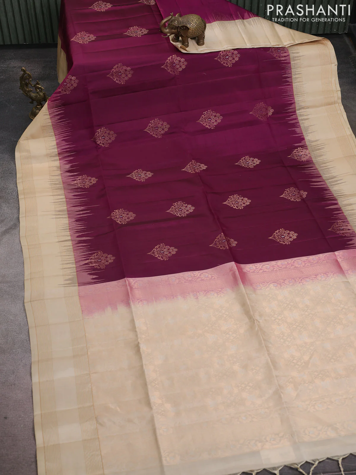 Pure soft silk saree purple and beige with zari woven buttas and rettapet zari woven border - Image 2