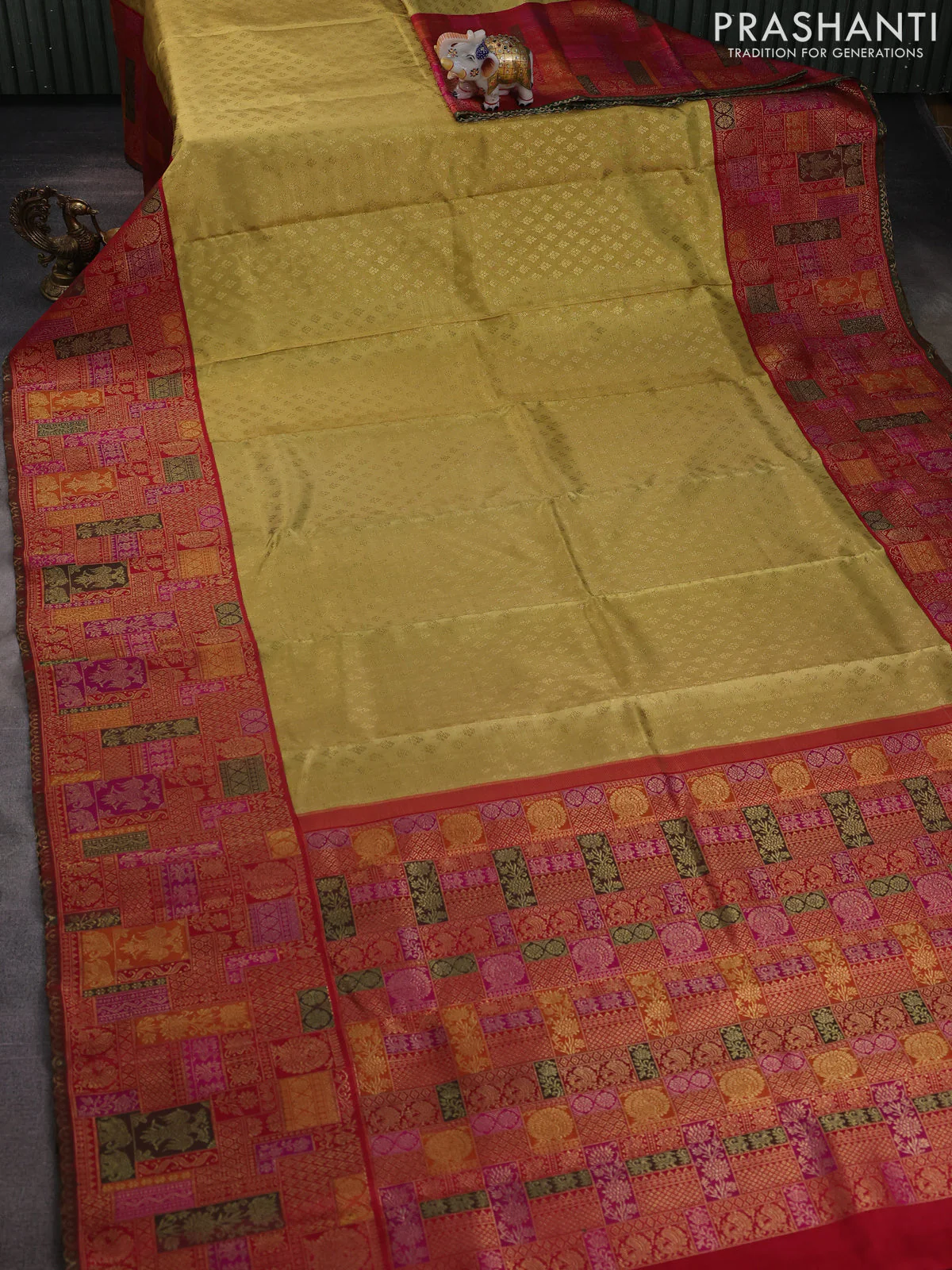 Pure tissue kanchipuram silk saree gold and maroon with allover zari woven butta weaves and long zari woevn paithani style border - Image 6