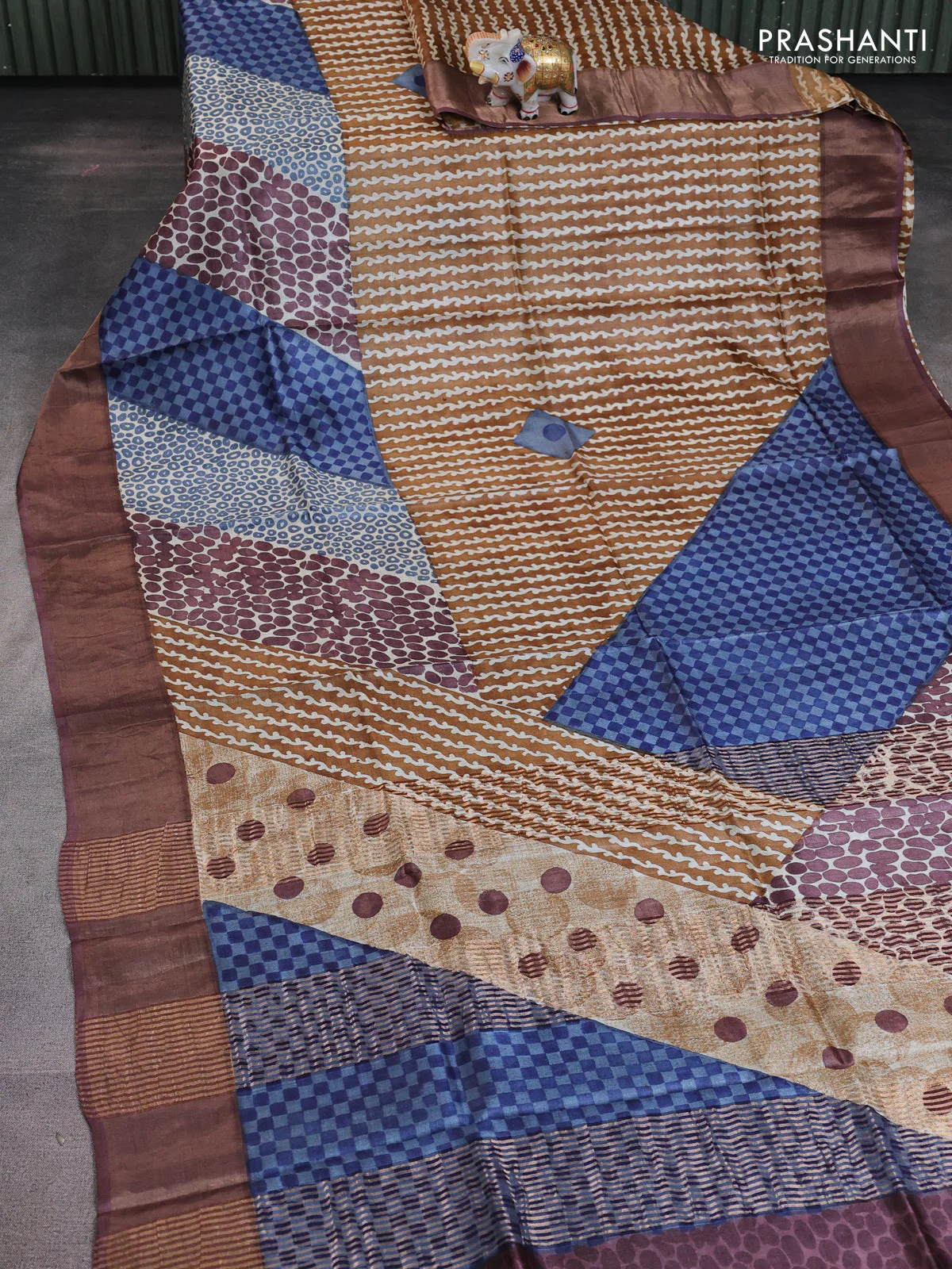 Pure tussar saree blue and purple with allover prints and zari woven border - Image 2