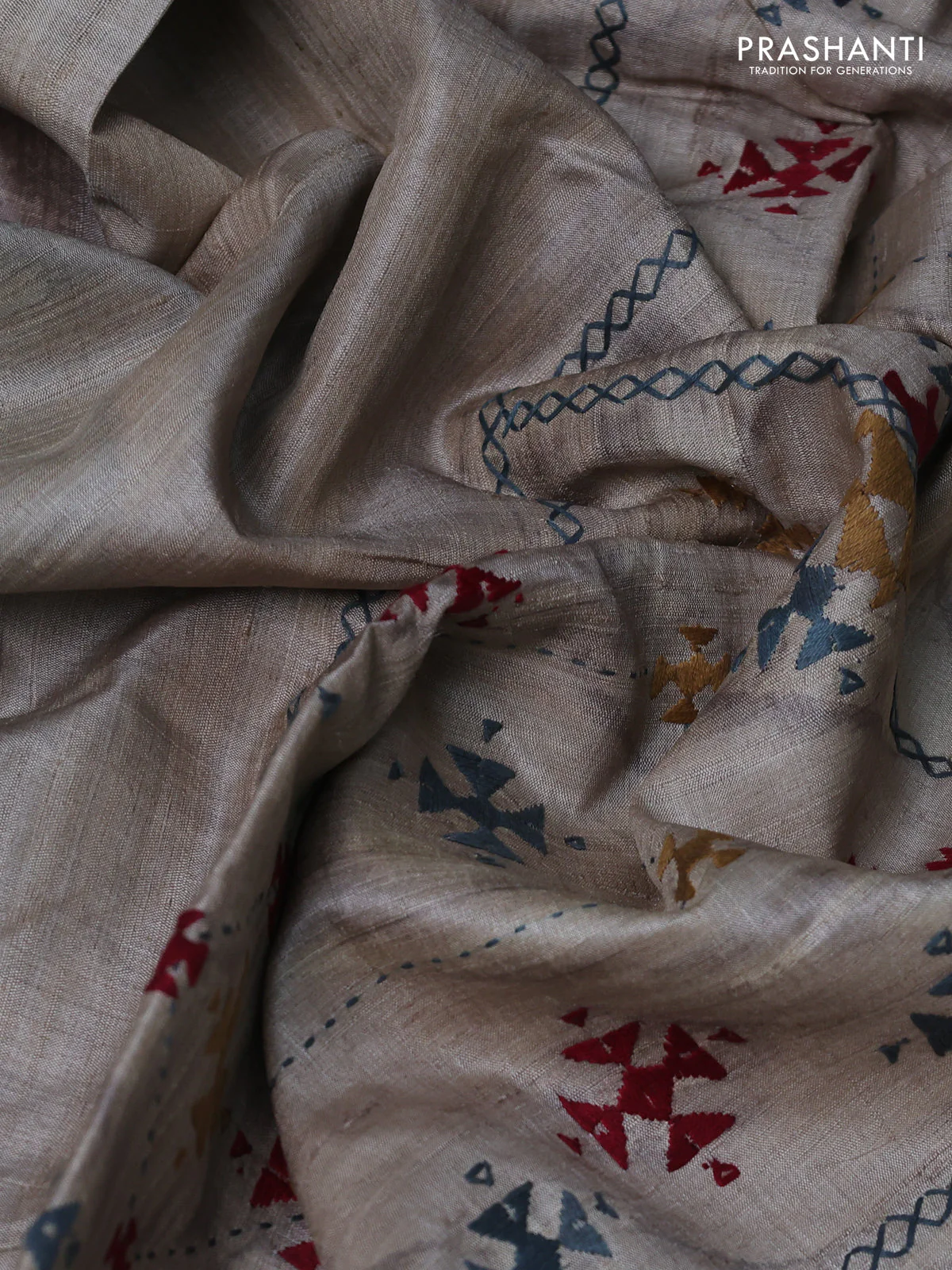 Pure tussar silk saree beige and grey with allover geometric prints and embroidery work pallu - Image 3