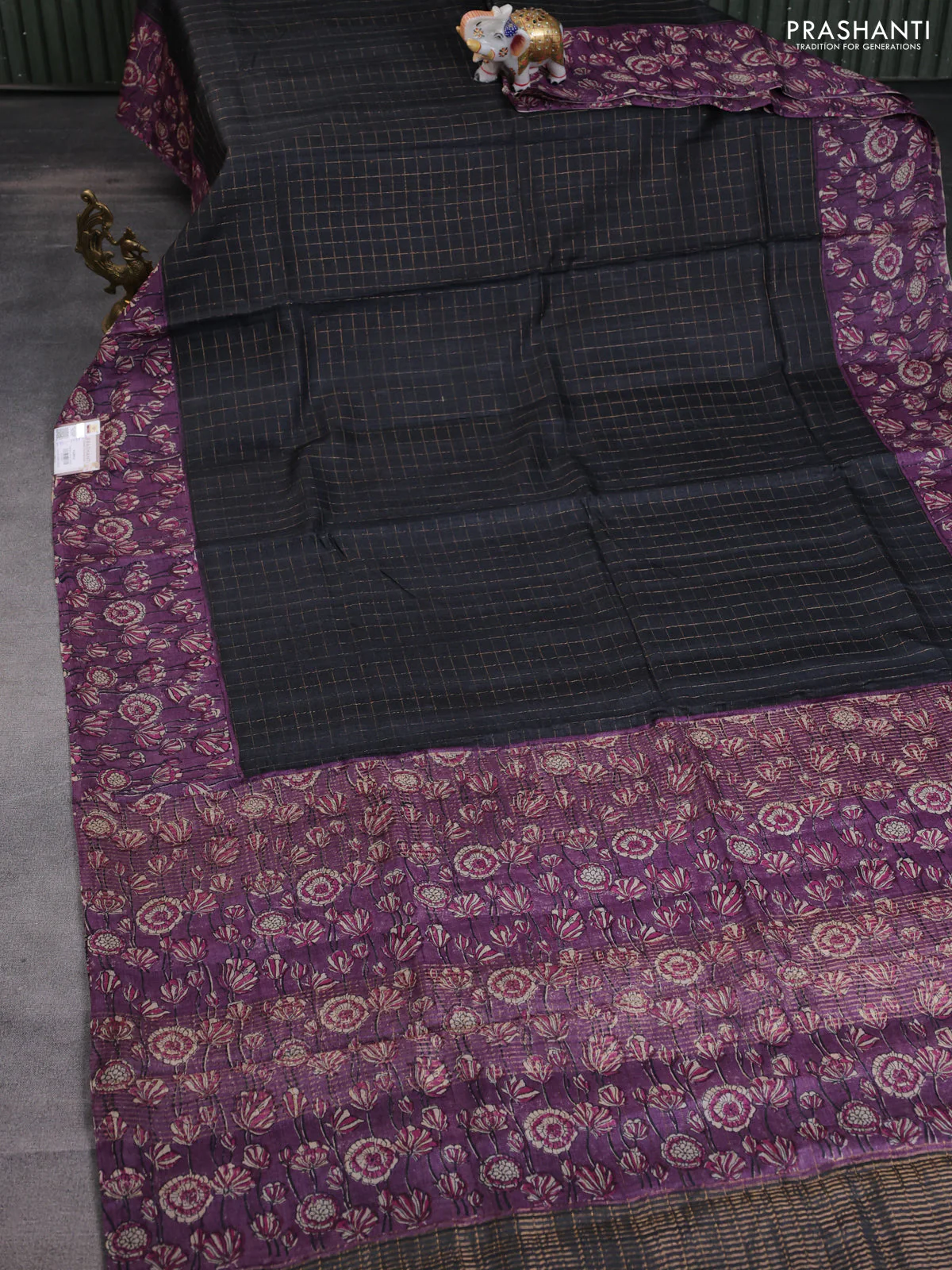 Pure tussar silk saree black and violet with allover zari checked pattern and kalamkari printed border - Image 2
