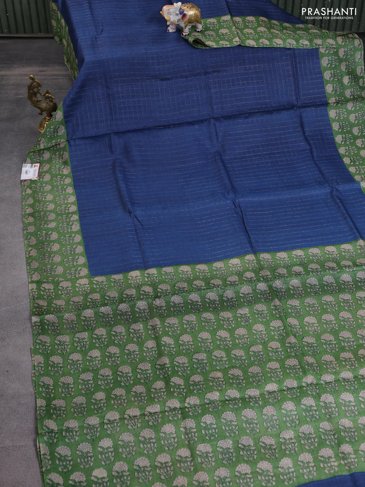 Pure tussar silk saree blue and green with allover zari checked pattern and floral printed butta border - Image 2