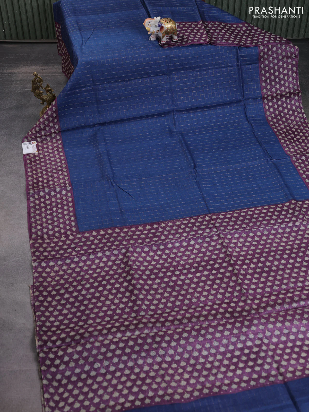 Pure tussar silk saree blue and purple shade with allover zari checked pattern and printed border - Image 2
