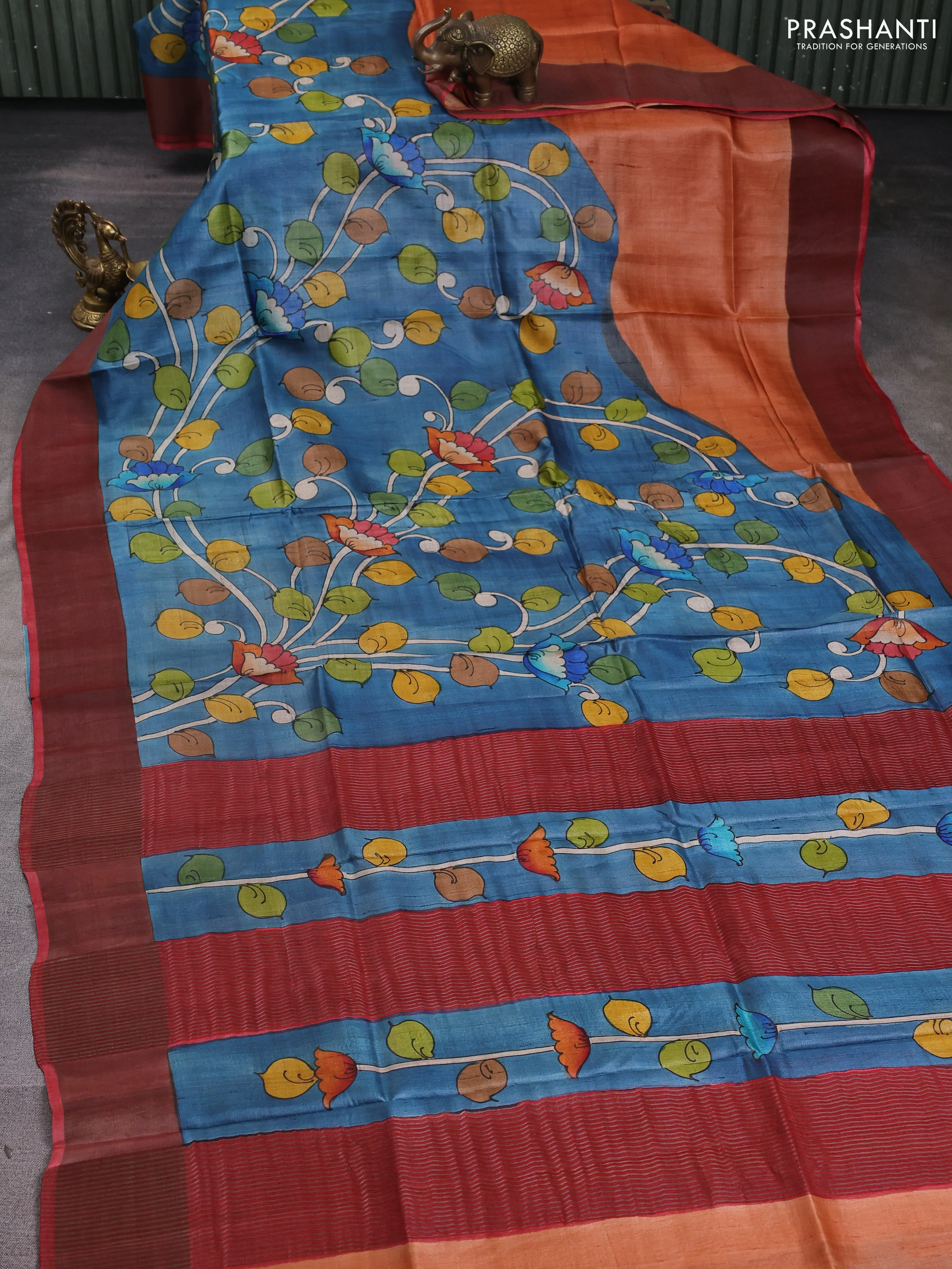 Pure tussar silk saree bluish grey and red with allover kalamkari hand painted prints and zari woven border - Image 2