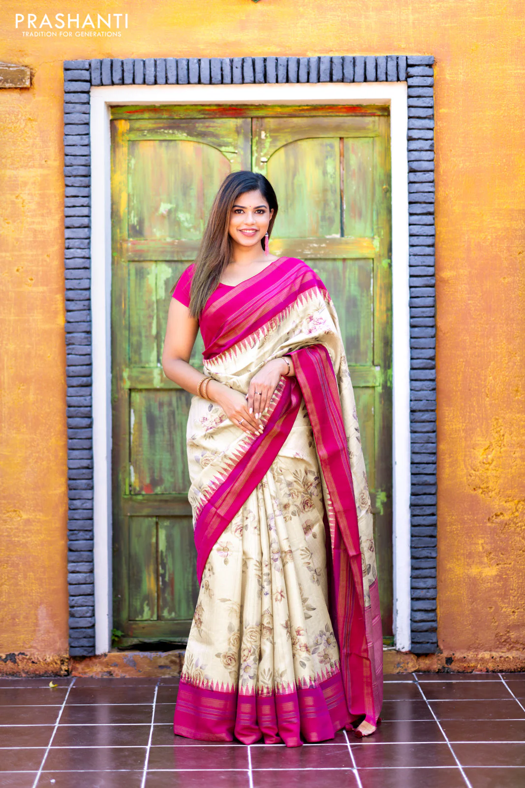 Pure tussar silk saree cream and pink with allover floral digital prints and temple deisgn zari woven vidarbha border - Image 4