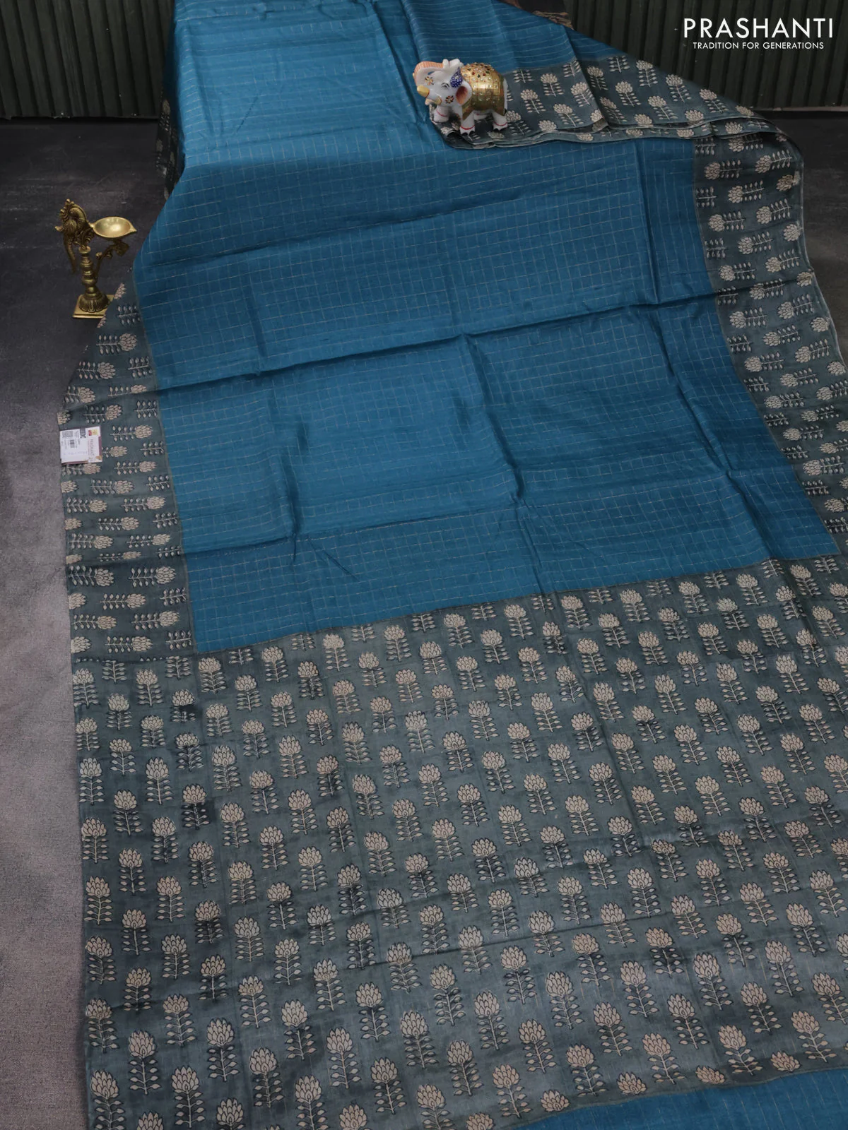 Pure tussar silk saree cs blue and grey with allover zari checked pattern and floral printed border - Image 2