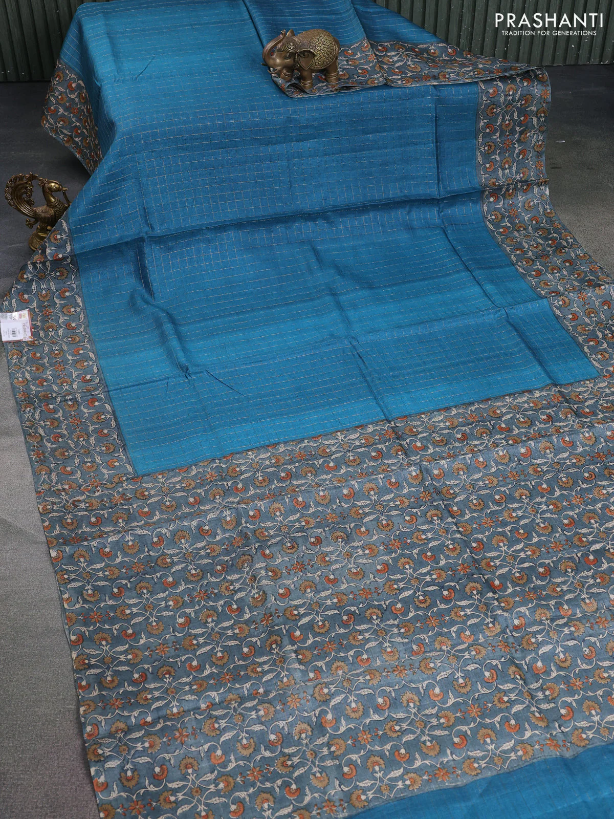 Pure tussar silk saree cs blue and grey with allover zari checked pattern and kalamkari printed border - Image 2