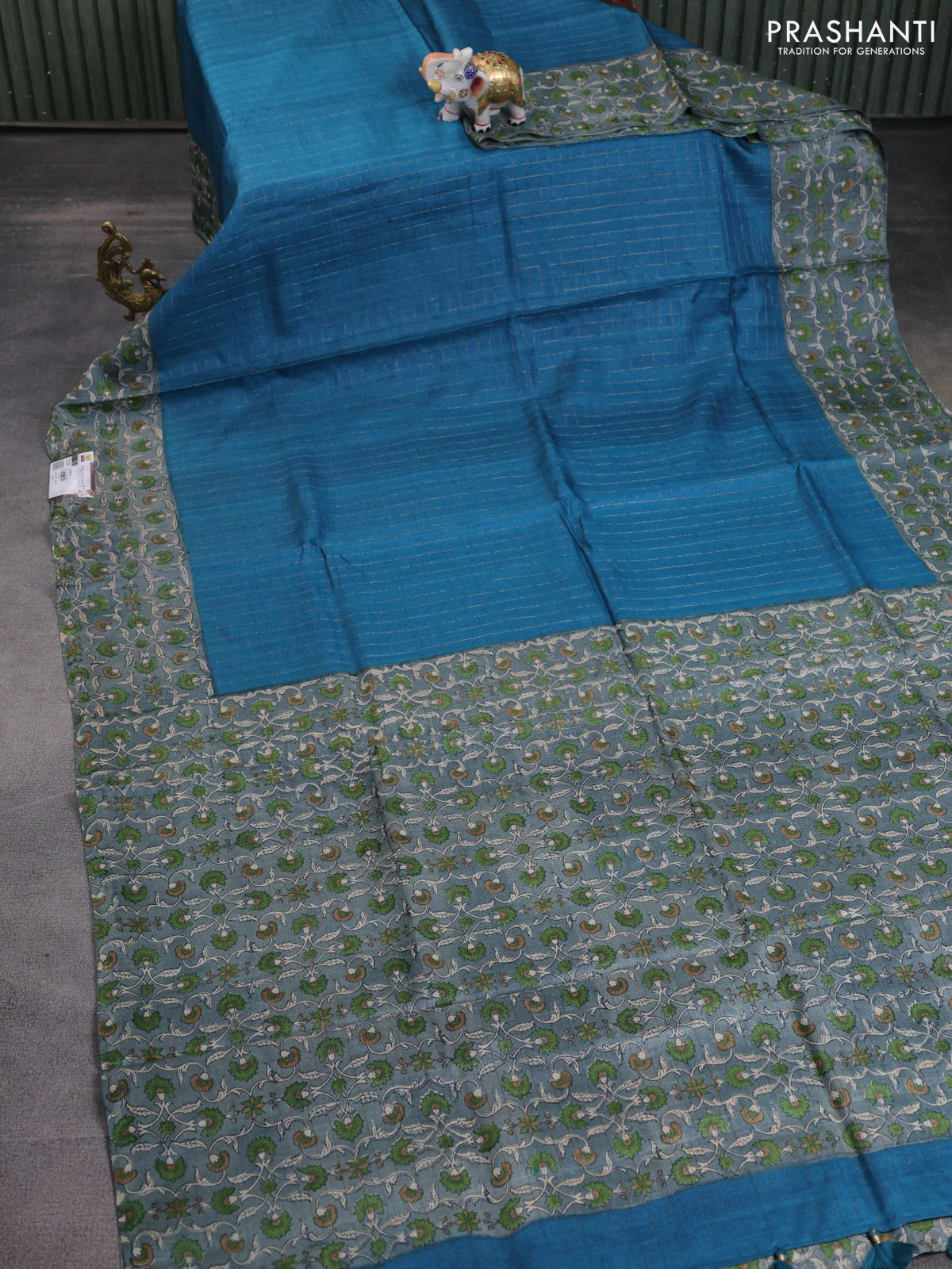 Pure tussar silk saree cs blue and grey with allover zari checked pattern and kalamkari printed border - Image 2