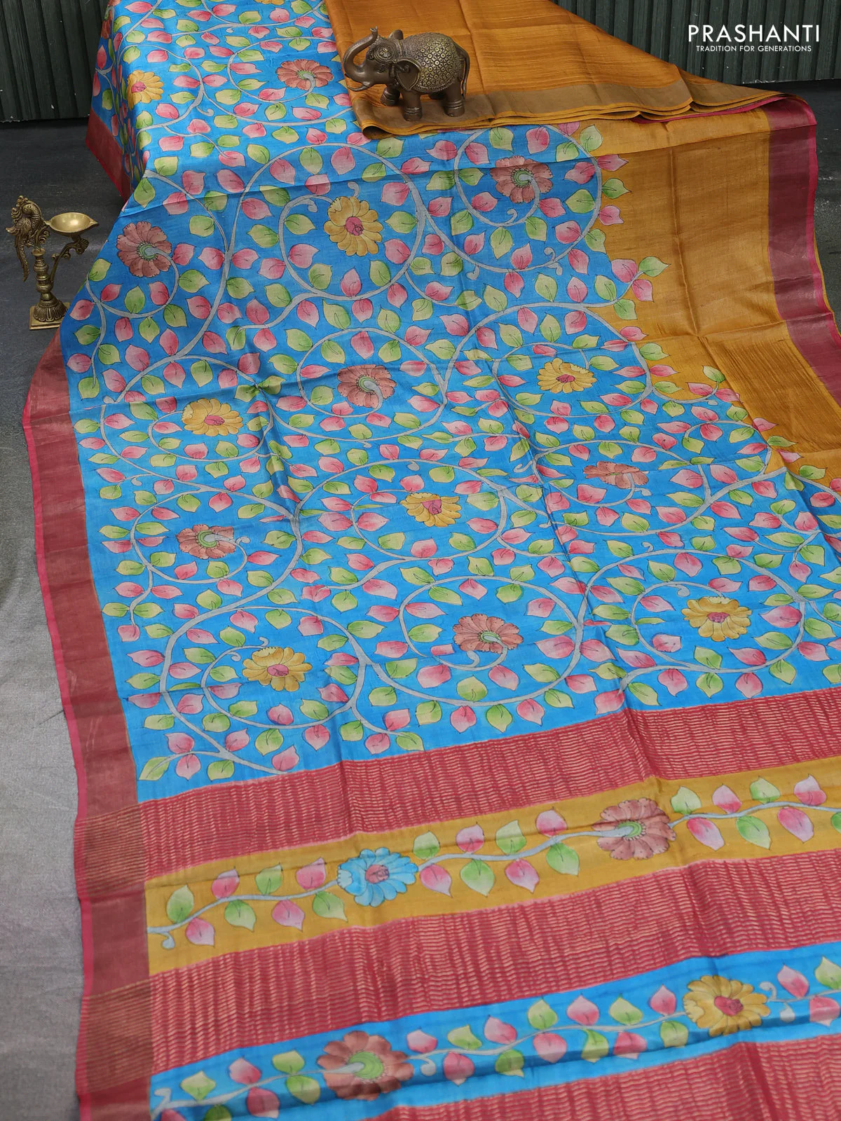Pure tussar silk saree cs blue and peach pink with allover hand painted prints and zari woven border - Image 2