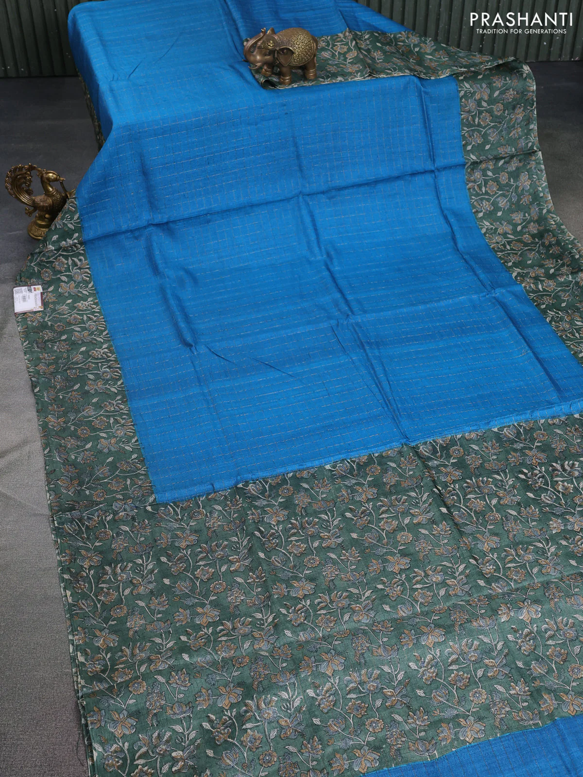Pure tussar silk saree cs blue and sap green with allover zari checked pattern and kalamkari printed border - Image 2