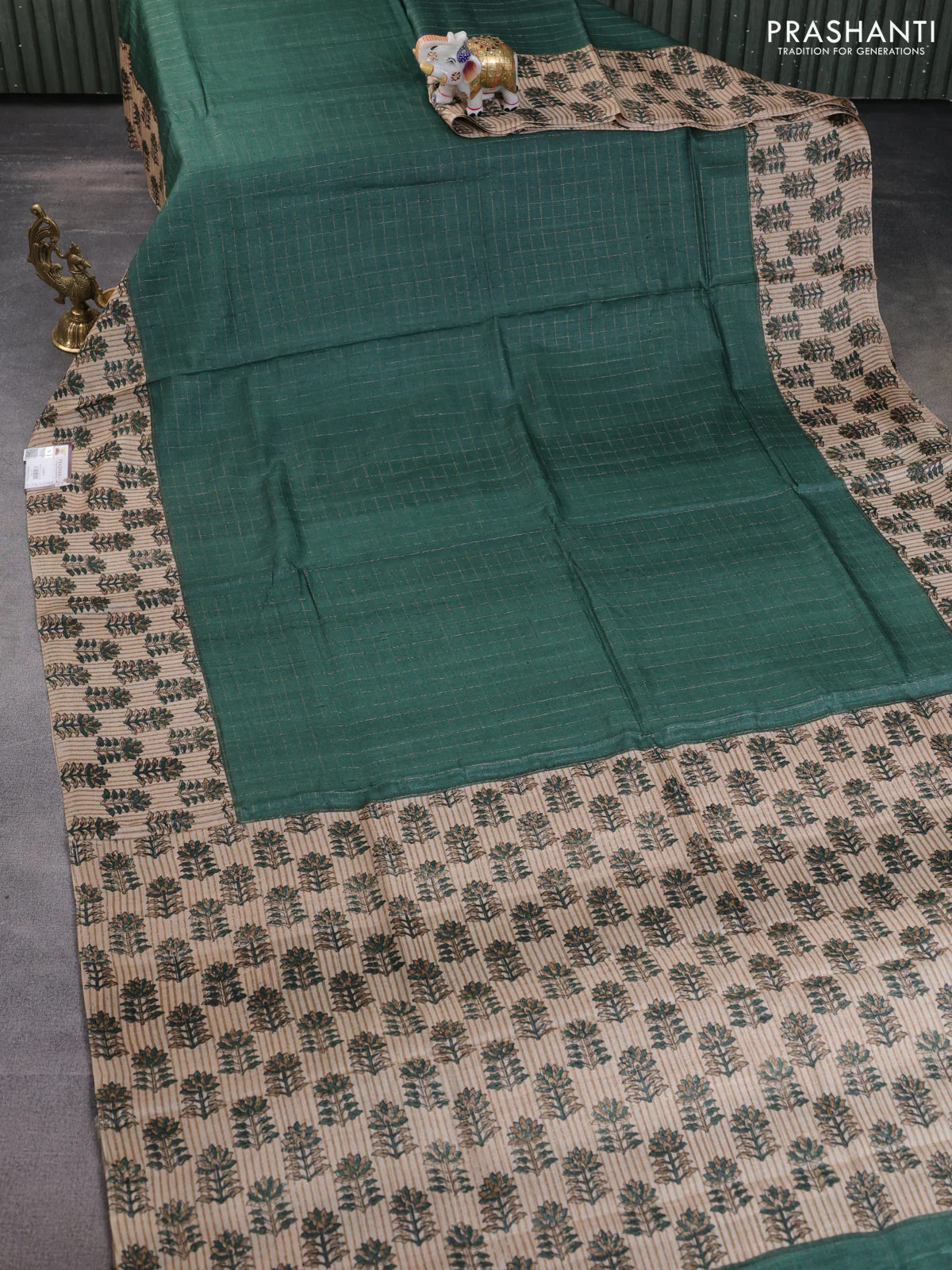 Pure tussar silk saree dark green and beige with allover zari checked pattern and floral printed border - Image 2