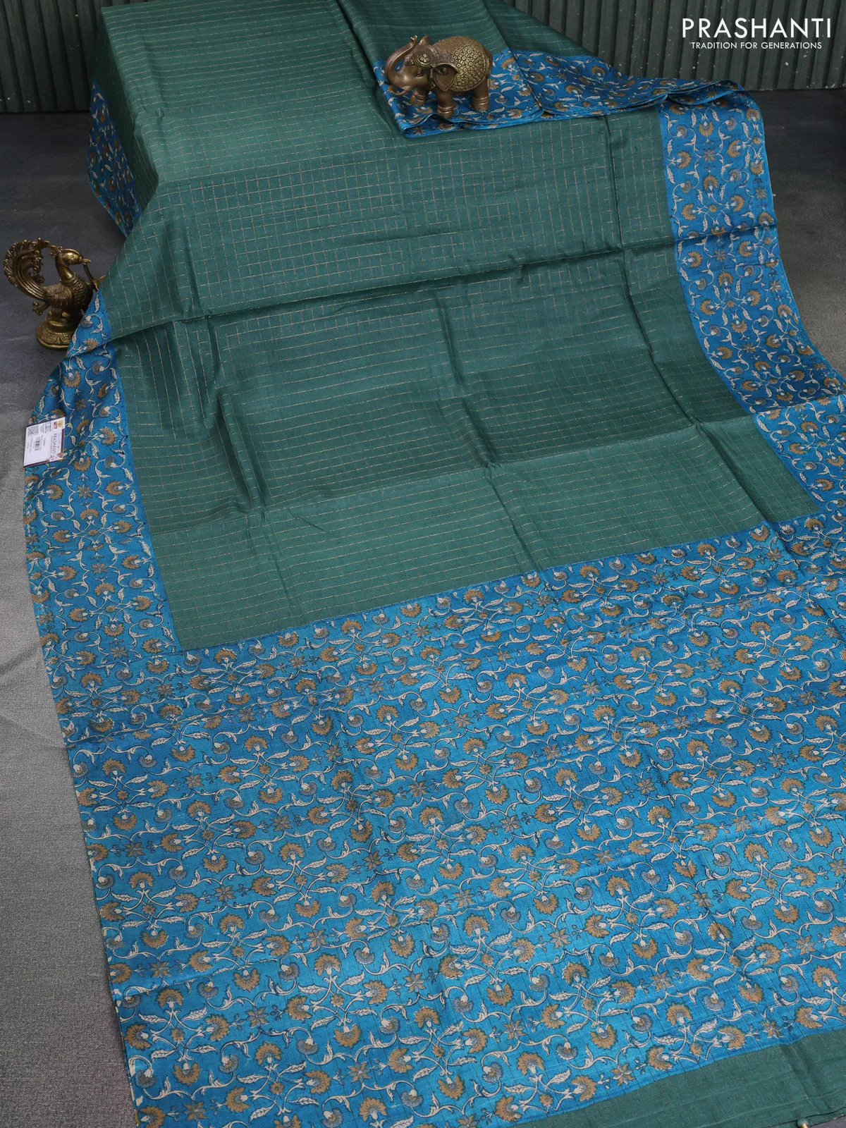 Pure tussar silk saree green and cs blue with allover zari checked pattern and kalamkari printed border - Image 2