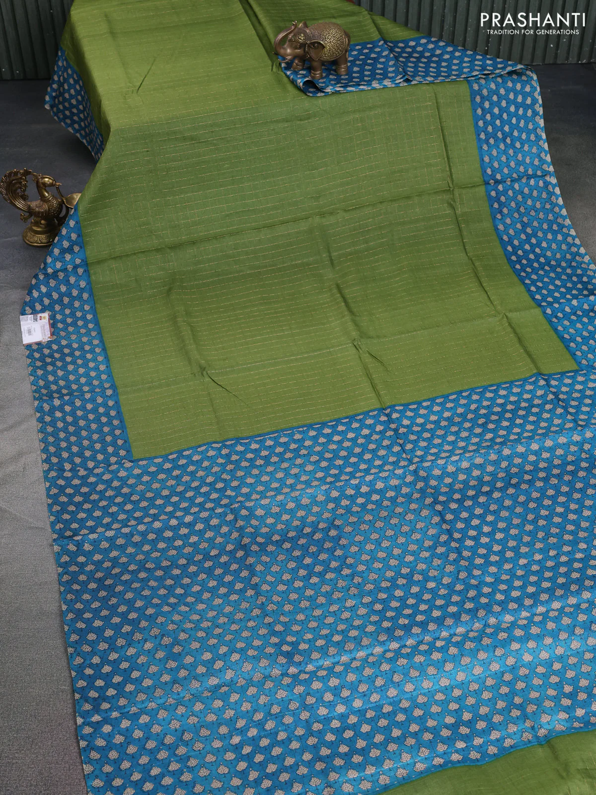 Pure tussar silk saree green and cs blue with allover zari checked pattern and printed border - Image 2